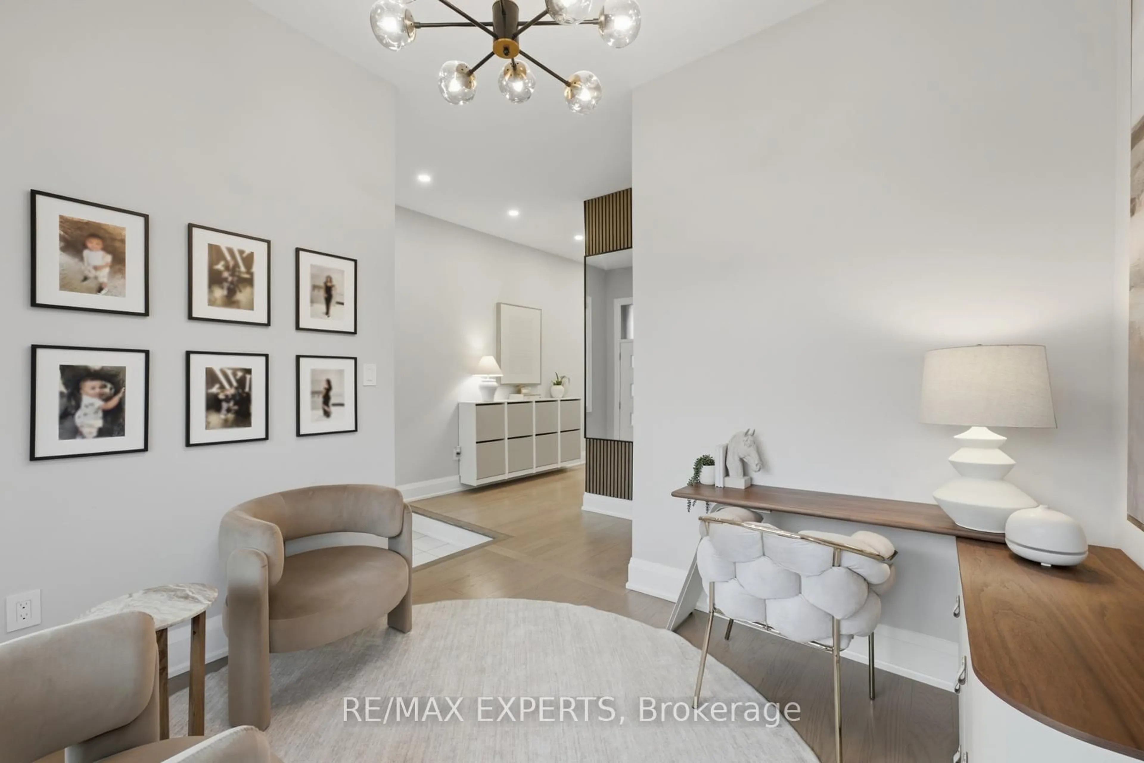 Indoor entryway for 1288 Aymond Cres, Oakville Ontario L6H 7W8
