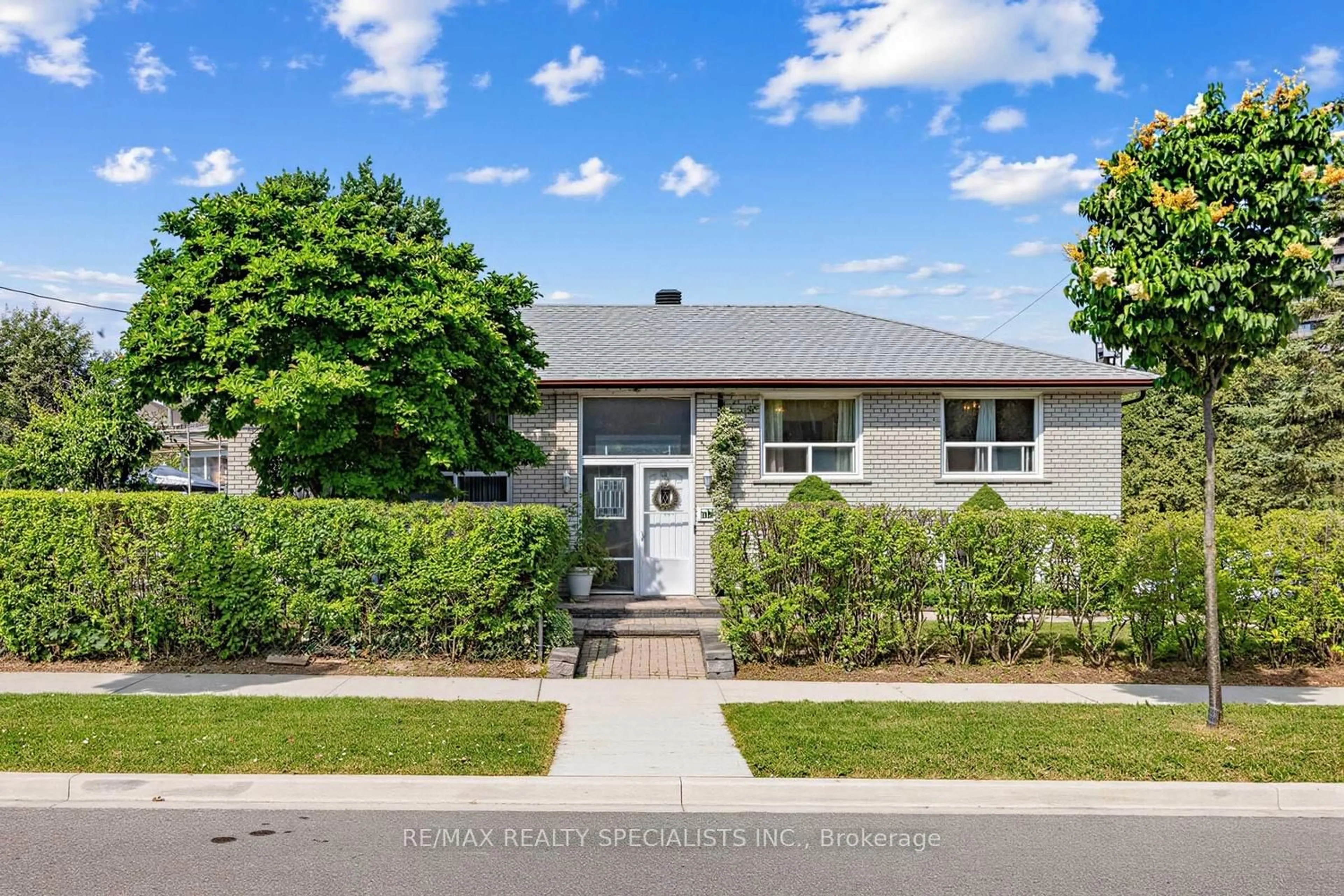 Unknown for 39 Castle Green Cres, Toronto Ontario M9R 1N5