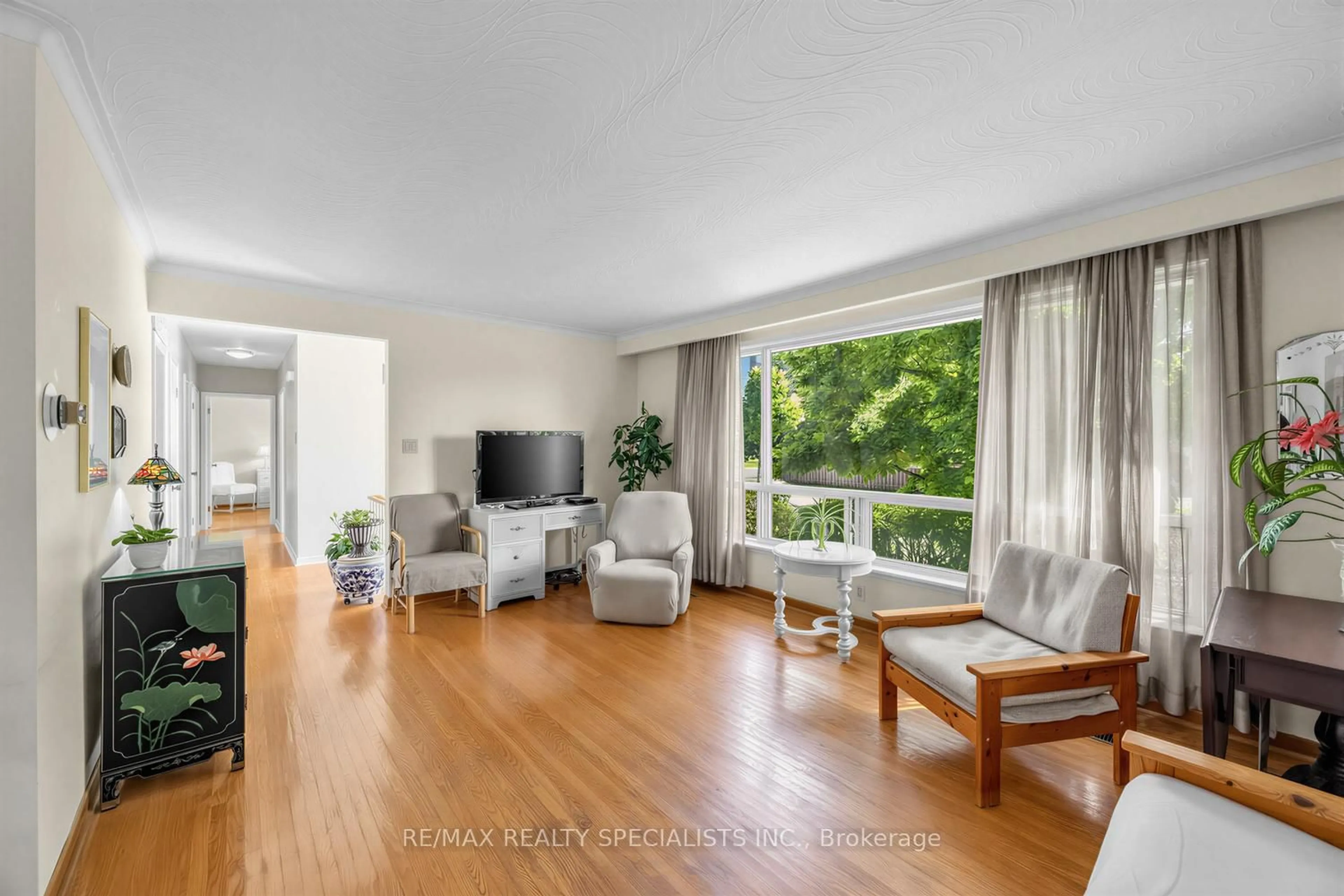 Living room with furniture, unknown for 39 Castle Green Cres, Toronto Ontario M9R 1N5