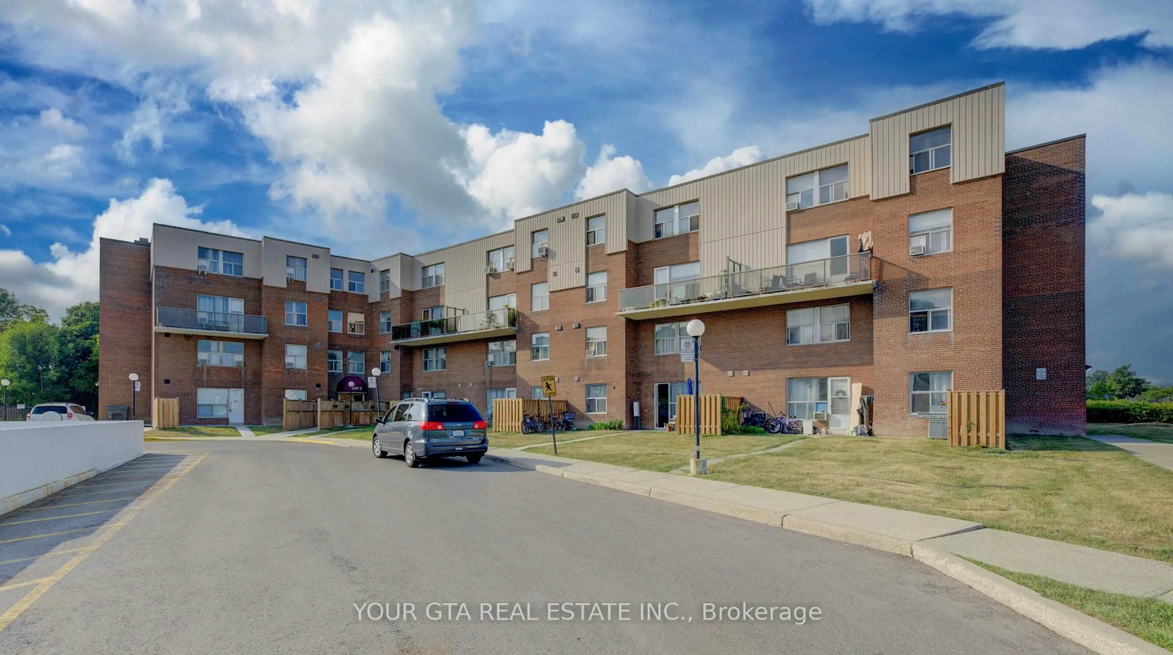 Unknown for 1055 B Forestwood Dr #122, Mississauga Ontario L5C 2T8