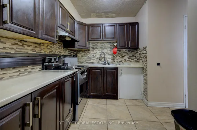1055 B Forestwood Dr #122, Mississauga 4