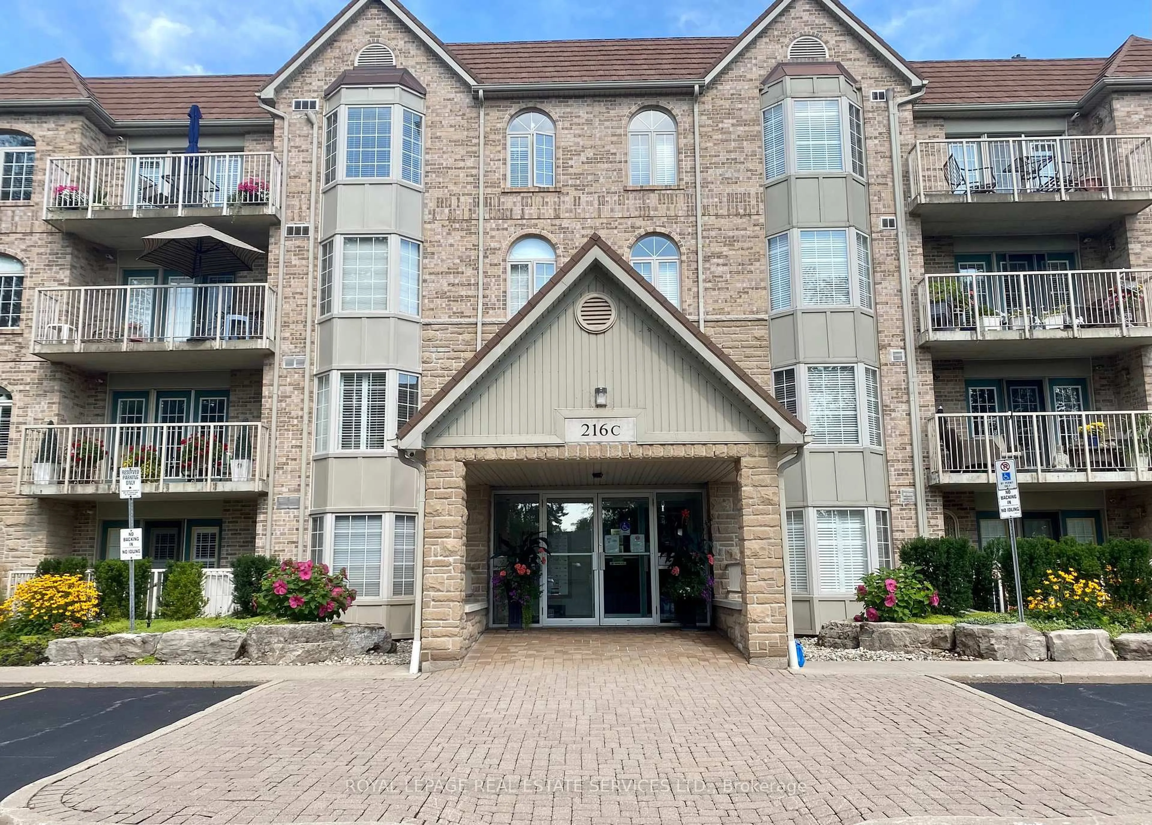 Indoor foyer for 216C Plains Road West Rd #402, Burlington Ontario L7T 4L1
