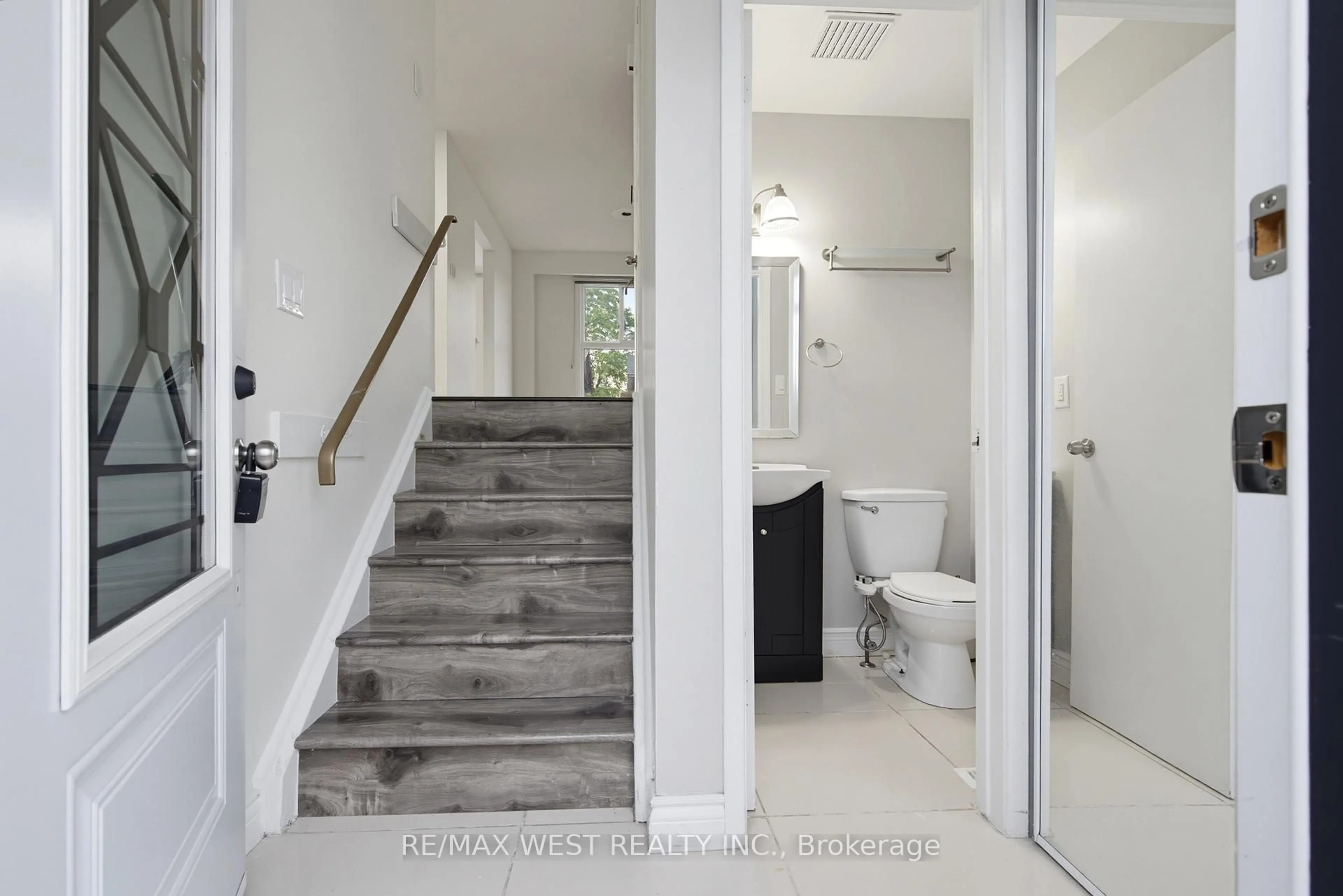 Unknown for 24 Primrose Cres, Brampton Ontario L6Z 1E2