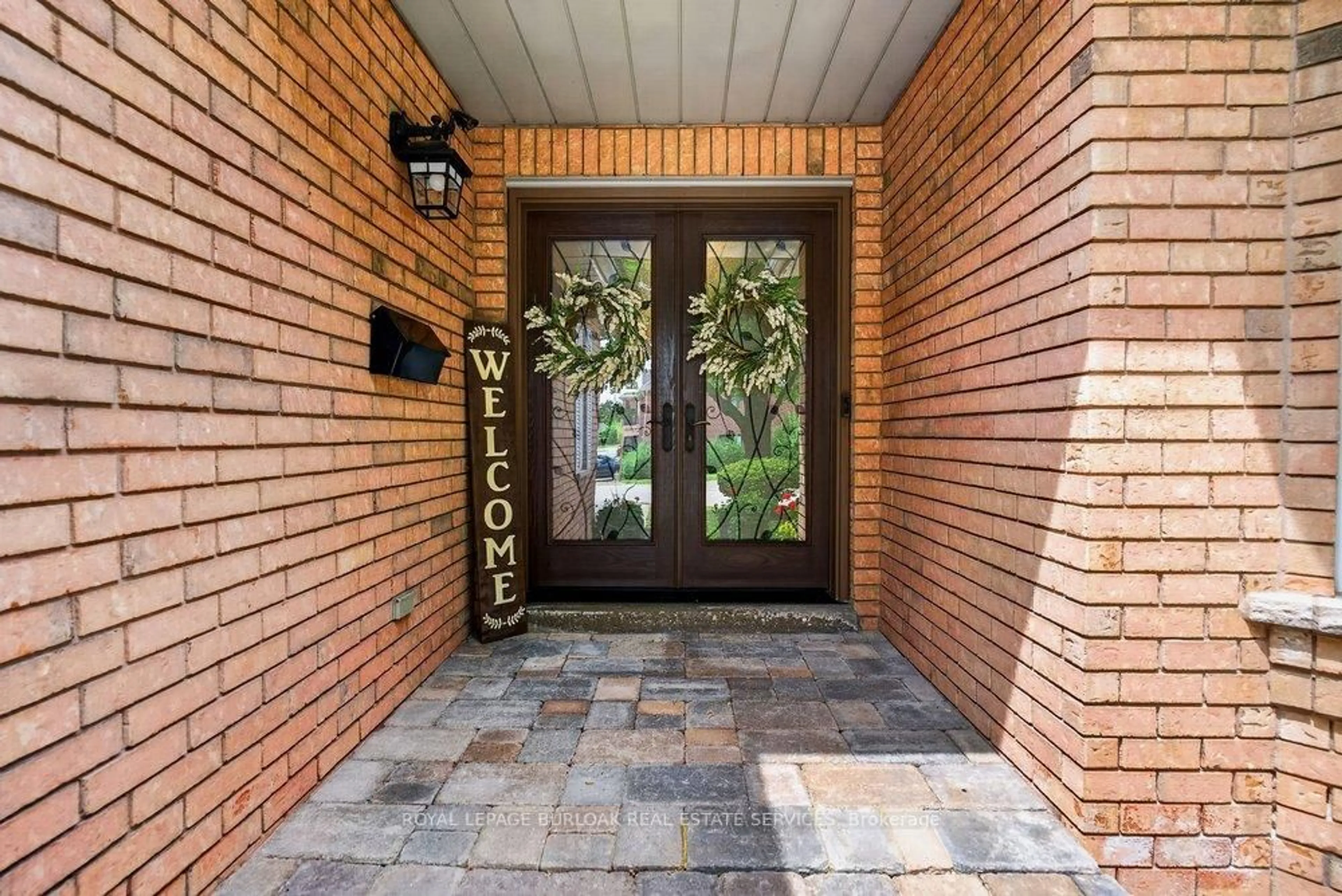 Unknown for 3334 Trelawny Circ, Mississauga Ontario L5N 6N5