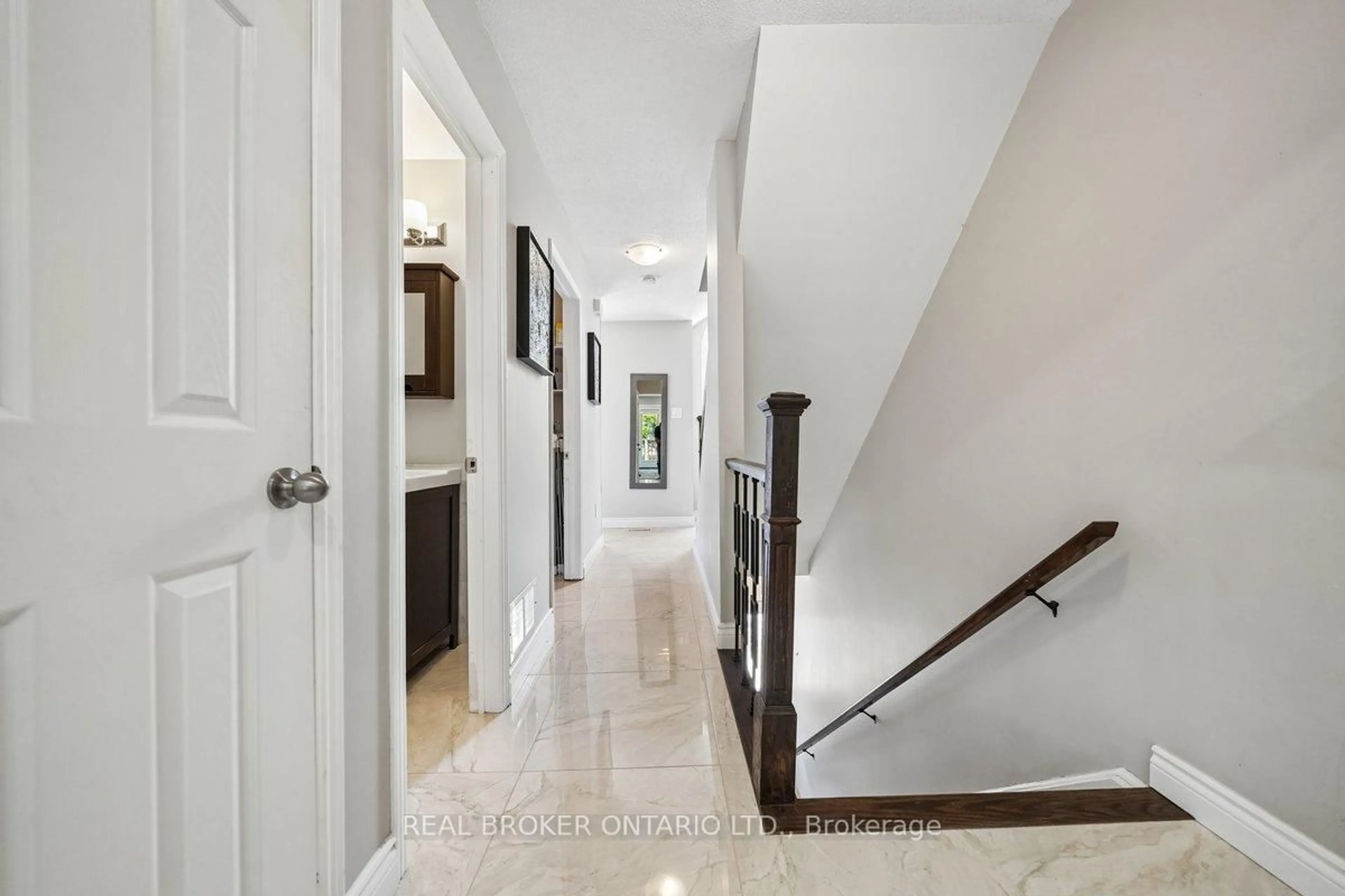 Indoor entryway for 2075 Walker's Line #213, Burlington Ontario L7M 4G7