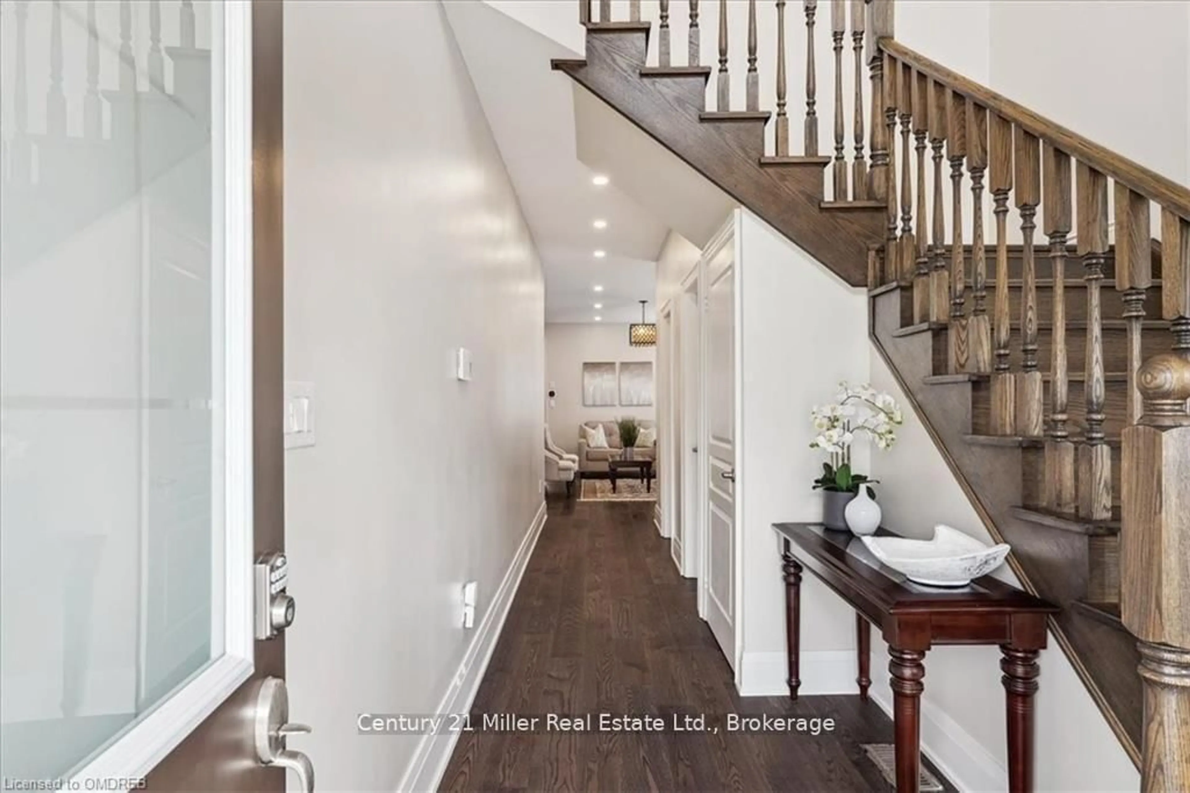Indoor entryway for 3083 Streamwood Passage, Oakville Ontario L6H 0S8