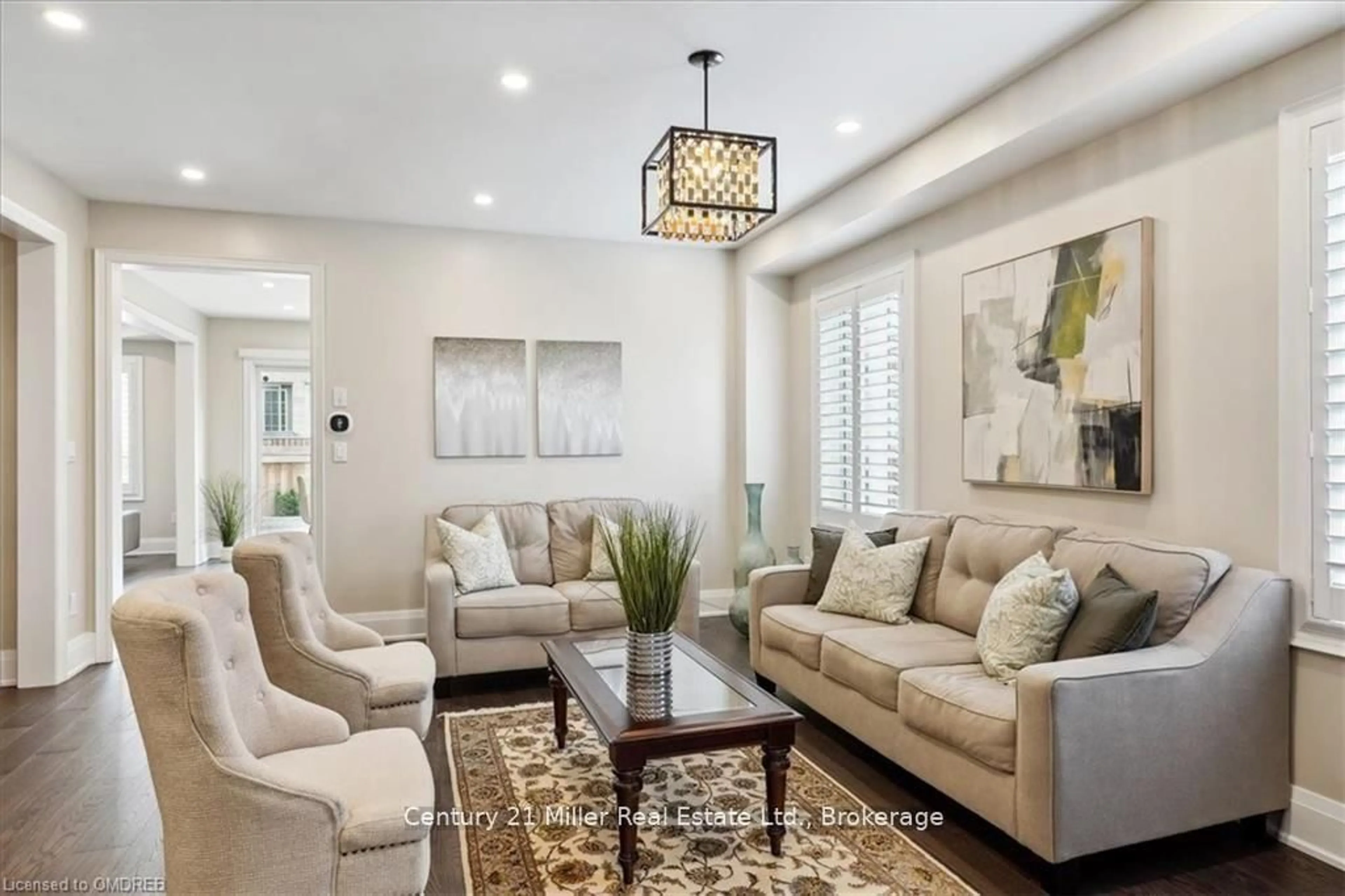 Living room with furniture, unknown for 3083 Streamwood Passage, Oakville Ontario L6H 0S8