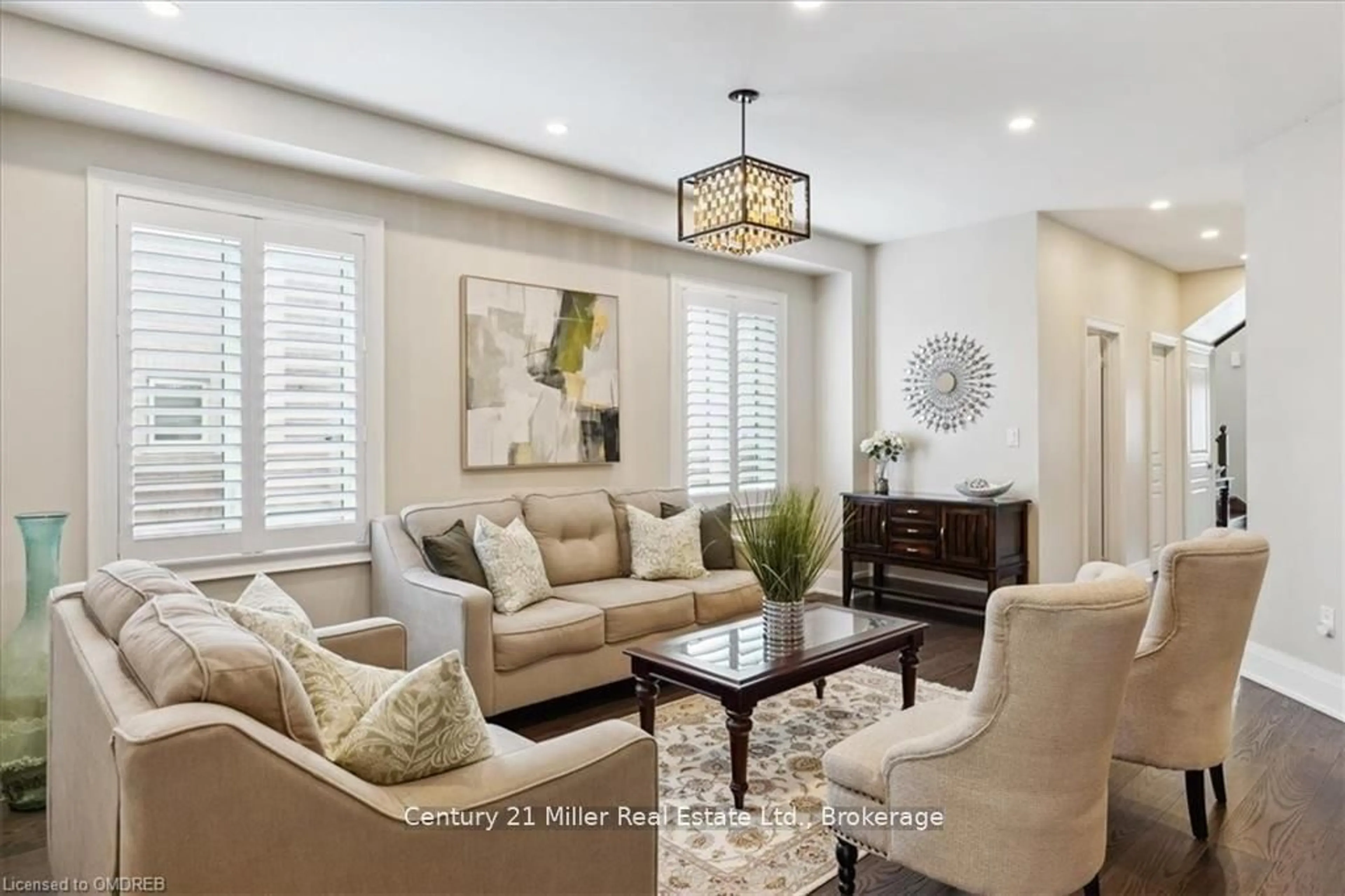 Living room with furniture, unknown for 3083 Streamwood Passage, Oakville Ontario L6H 0S8