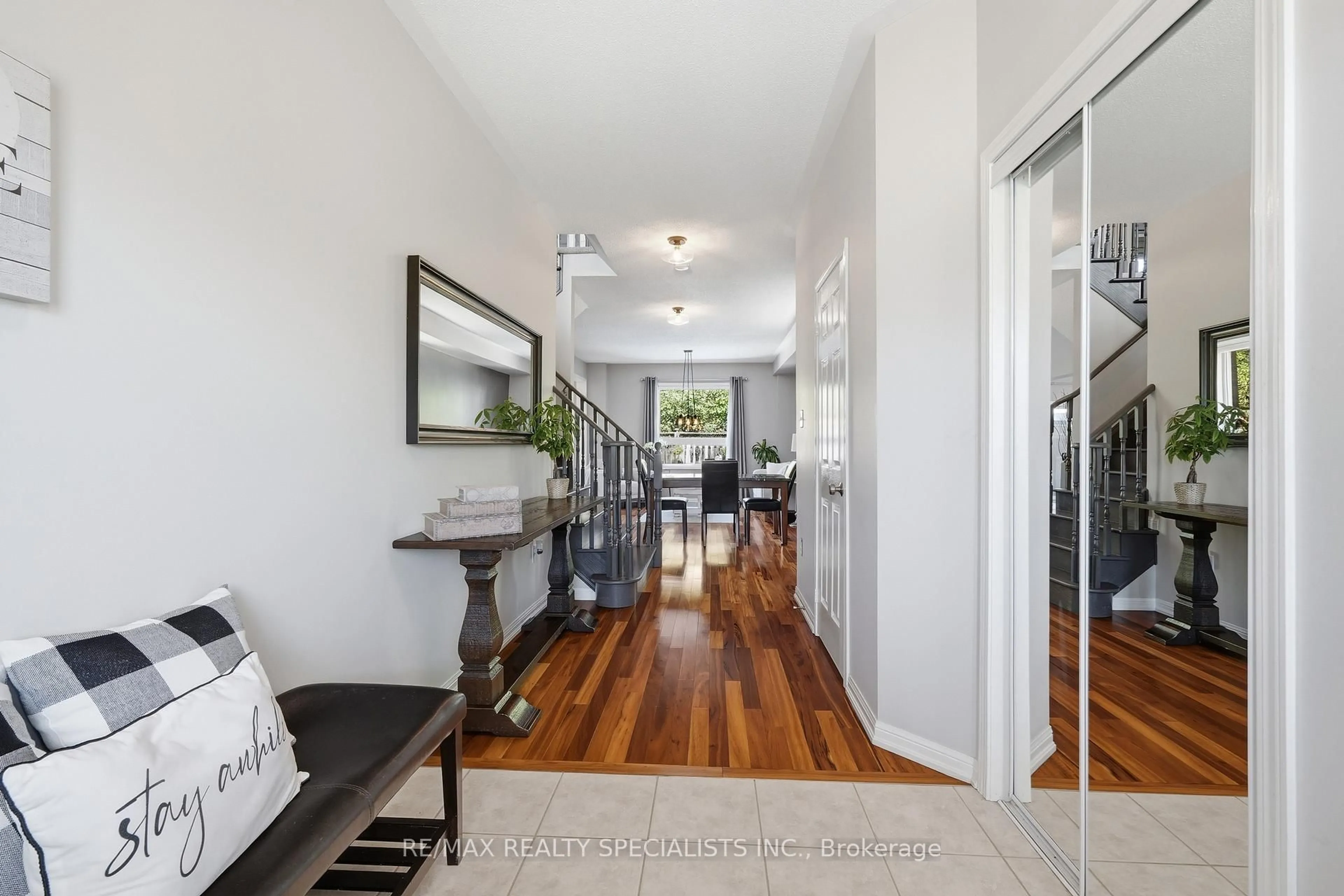 Indoor entryway for 212 Ellis Cres, Milton Ontario L9T 6B5