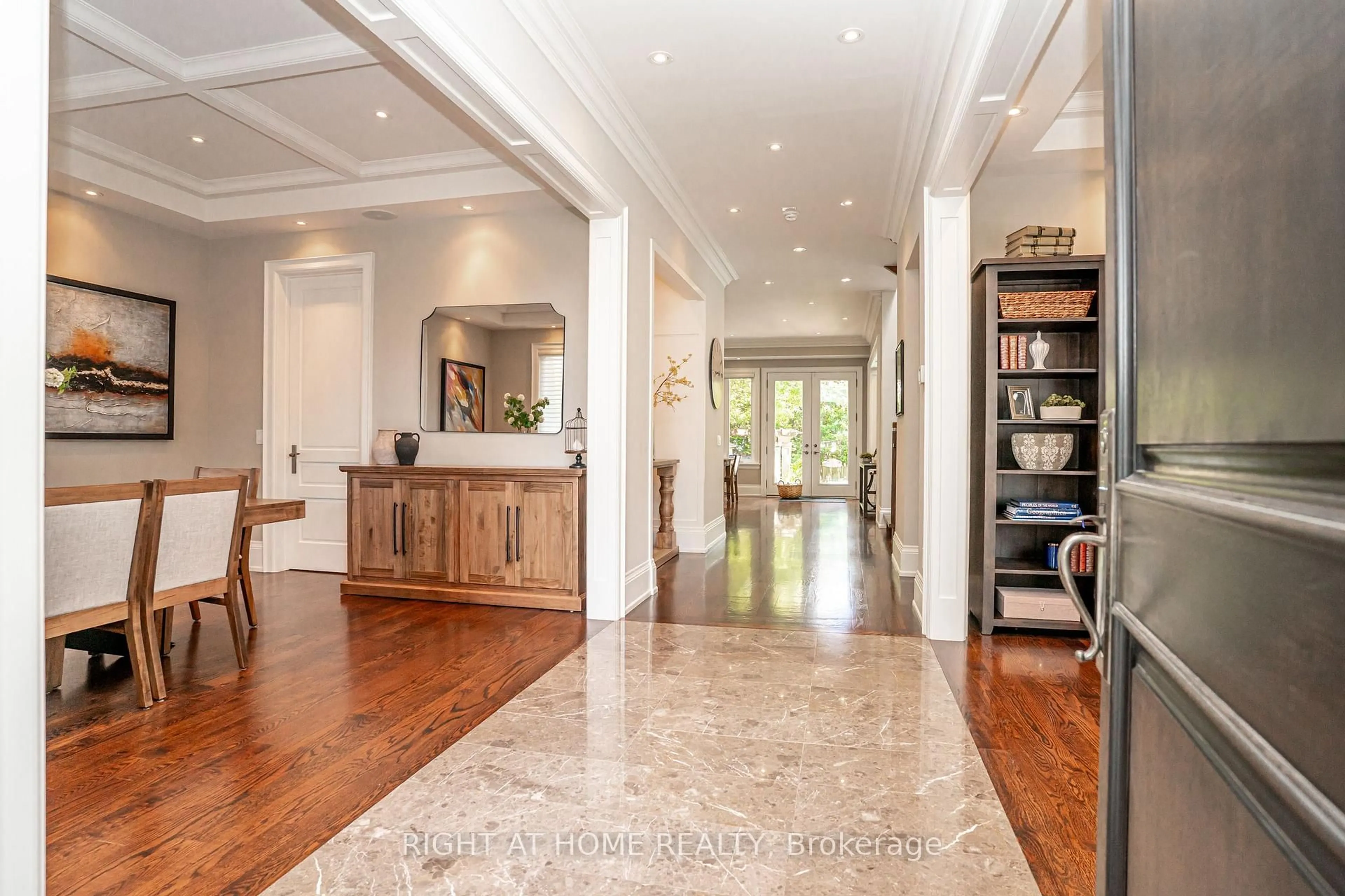 Indoor entryway for 1479 Briarwood Cres, Oakville Ontario L6J 2S8