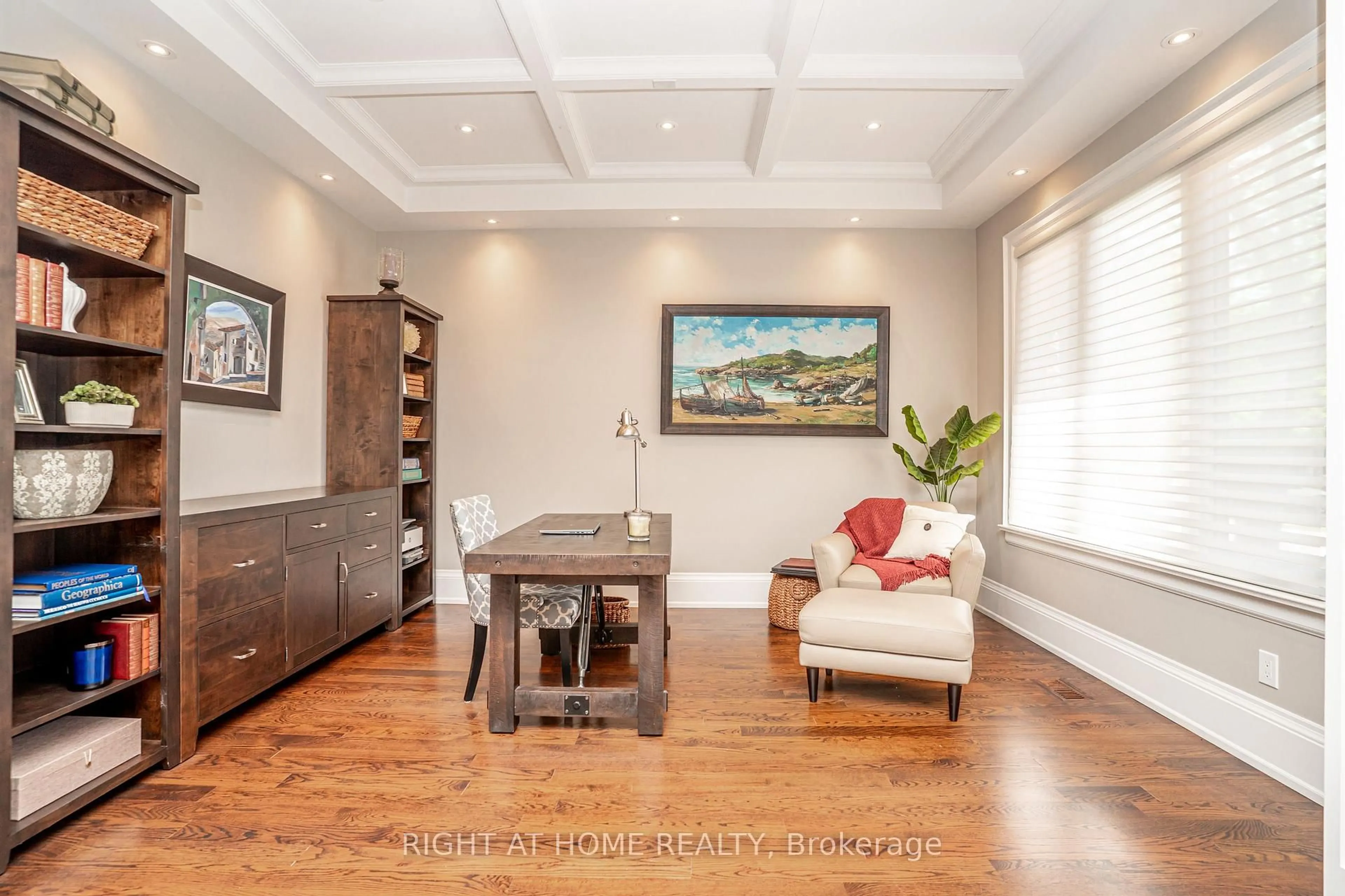 Living room with furniture, wood/laminate floor for 1479 Briarwood Cres, Oakville Ontario L6J 2S8