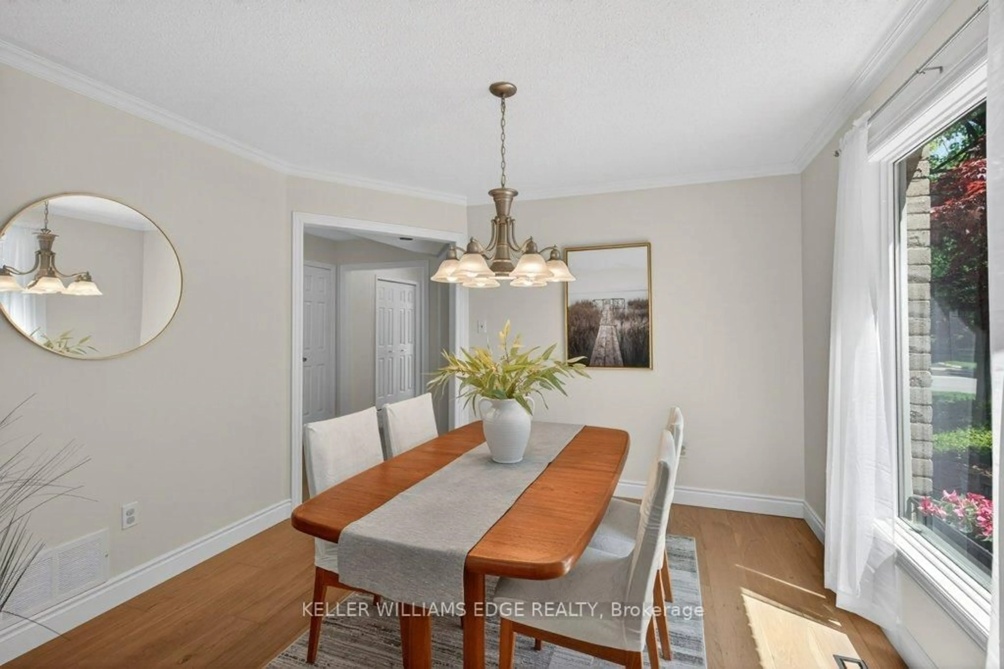 Dining room, wood/laminate floor for 2084 William O'Connell Blvd, Burlington Ontario L7M 3V1