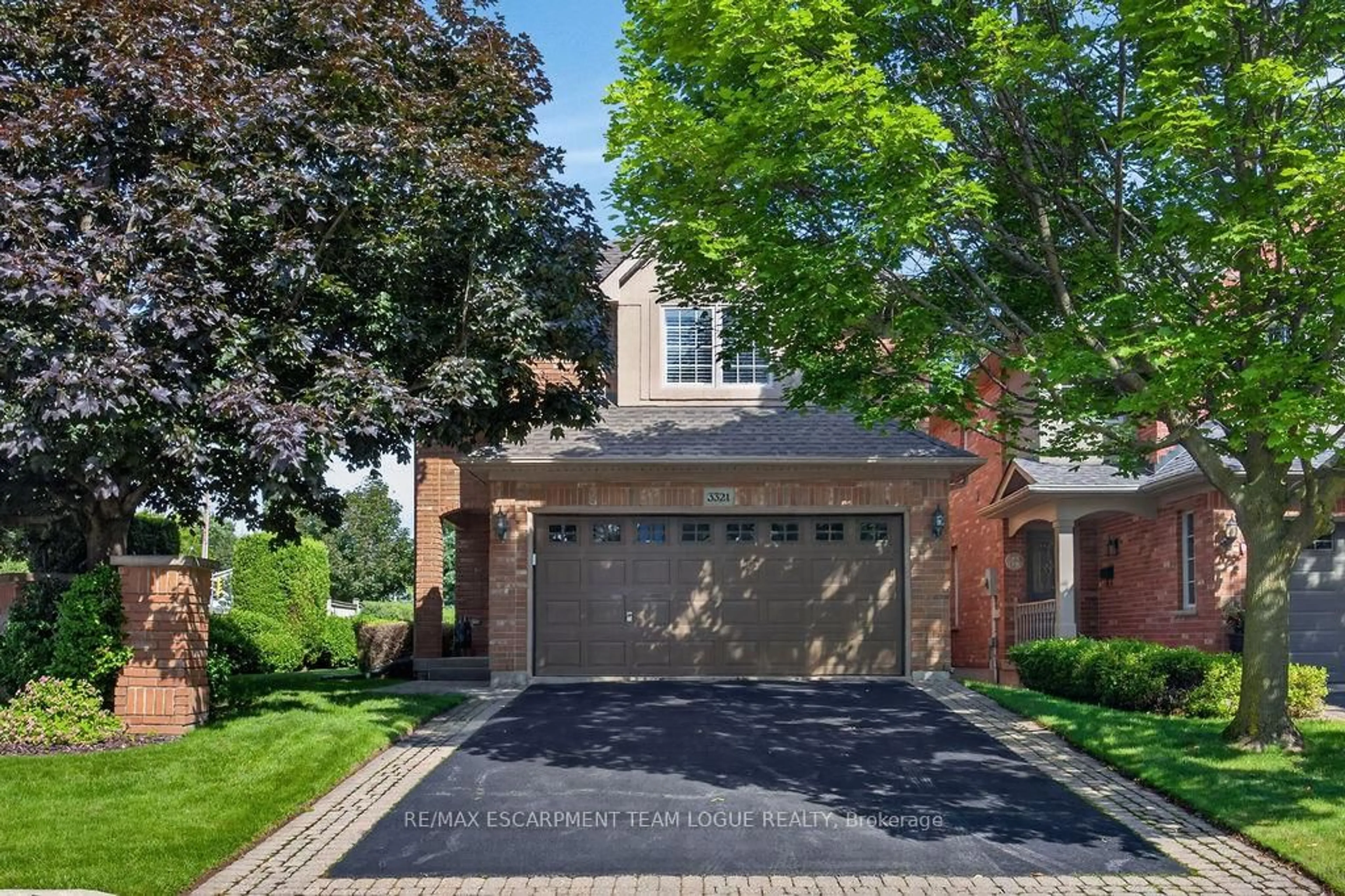 Home with brick exterior material, street for 3321 EDGEWOOD Pl, Burlington Ontario L7M 4N1