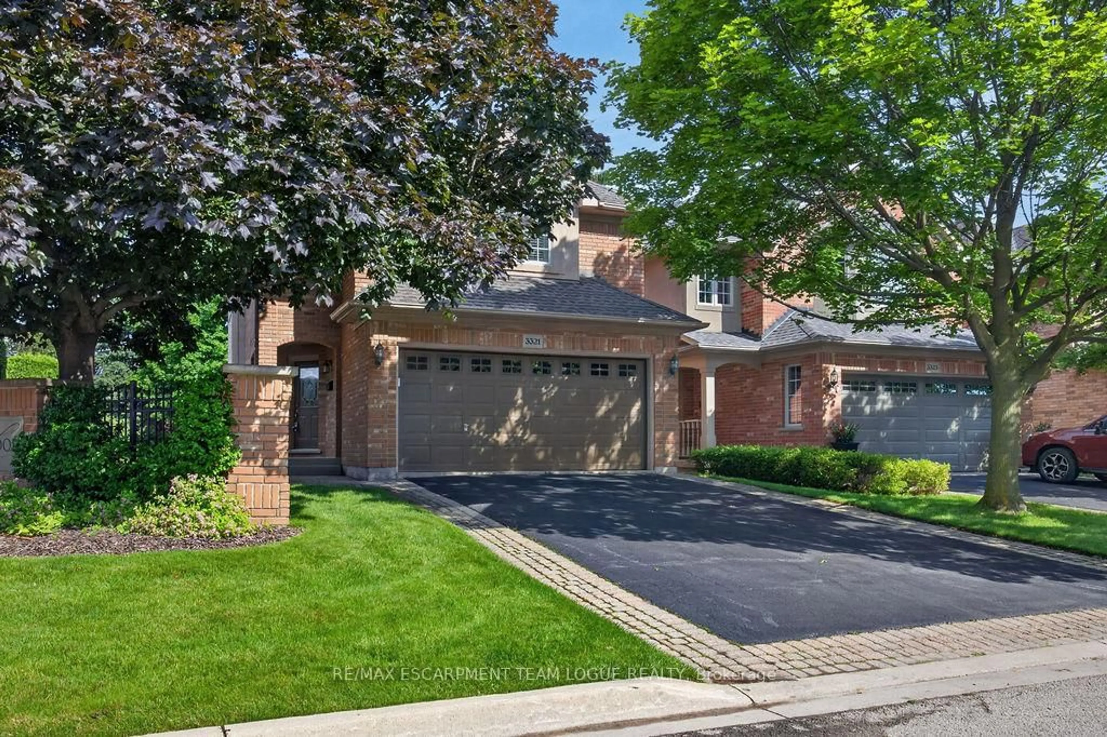 Home with brick exterior material, street for 3321 EDGEWOOD Pl, Burlington Ontario L7M 4N1