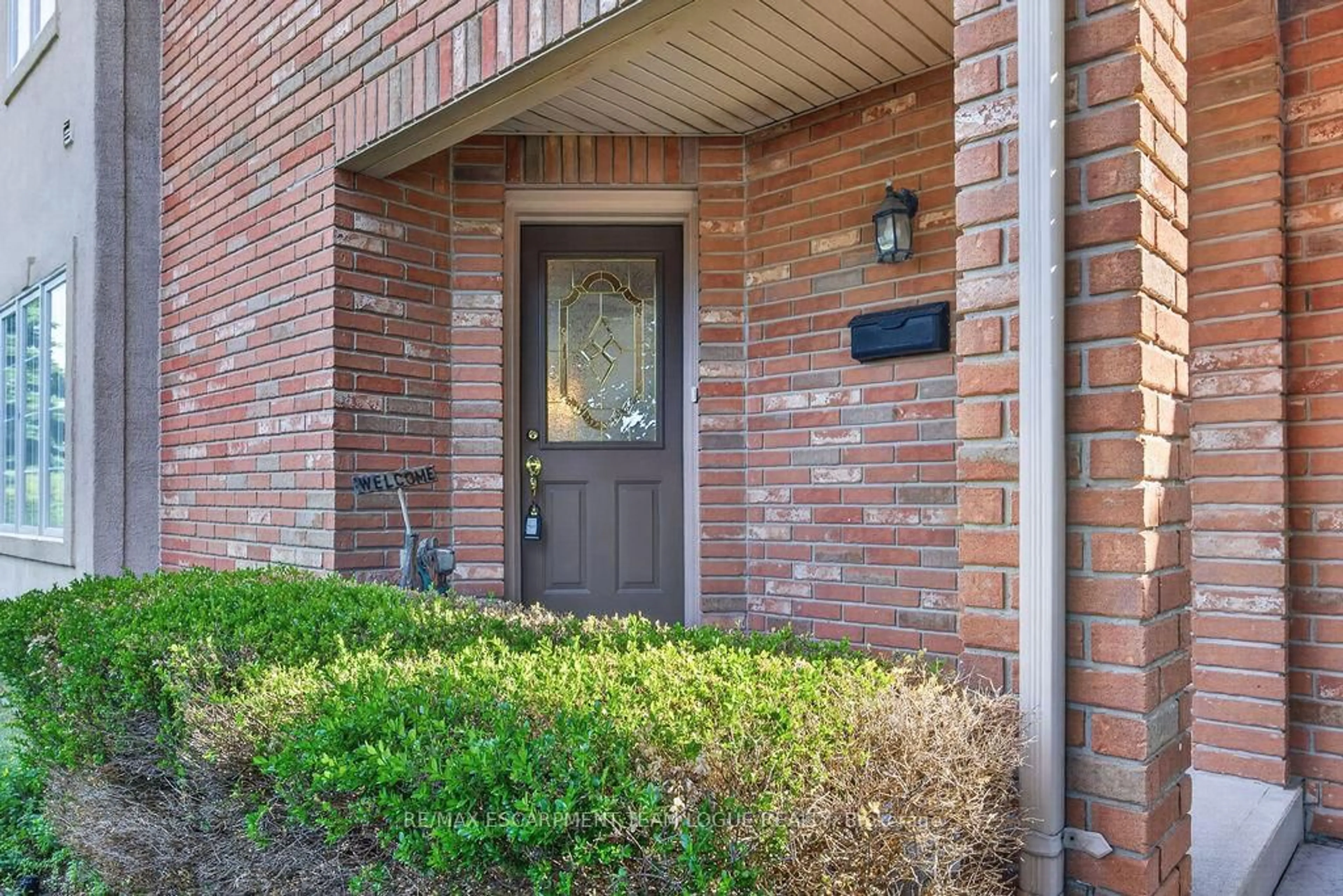 Indoor entryway for 3321 EDGEWOOD Pl, Burlington Ontario L7M 4N1