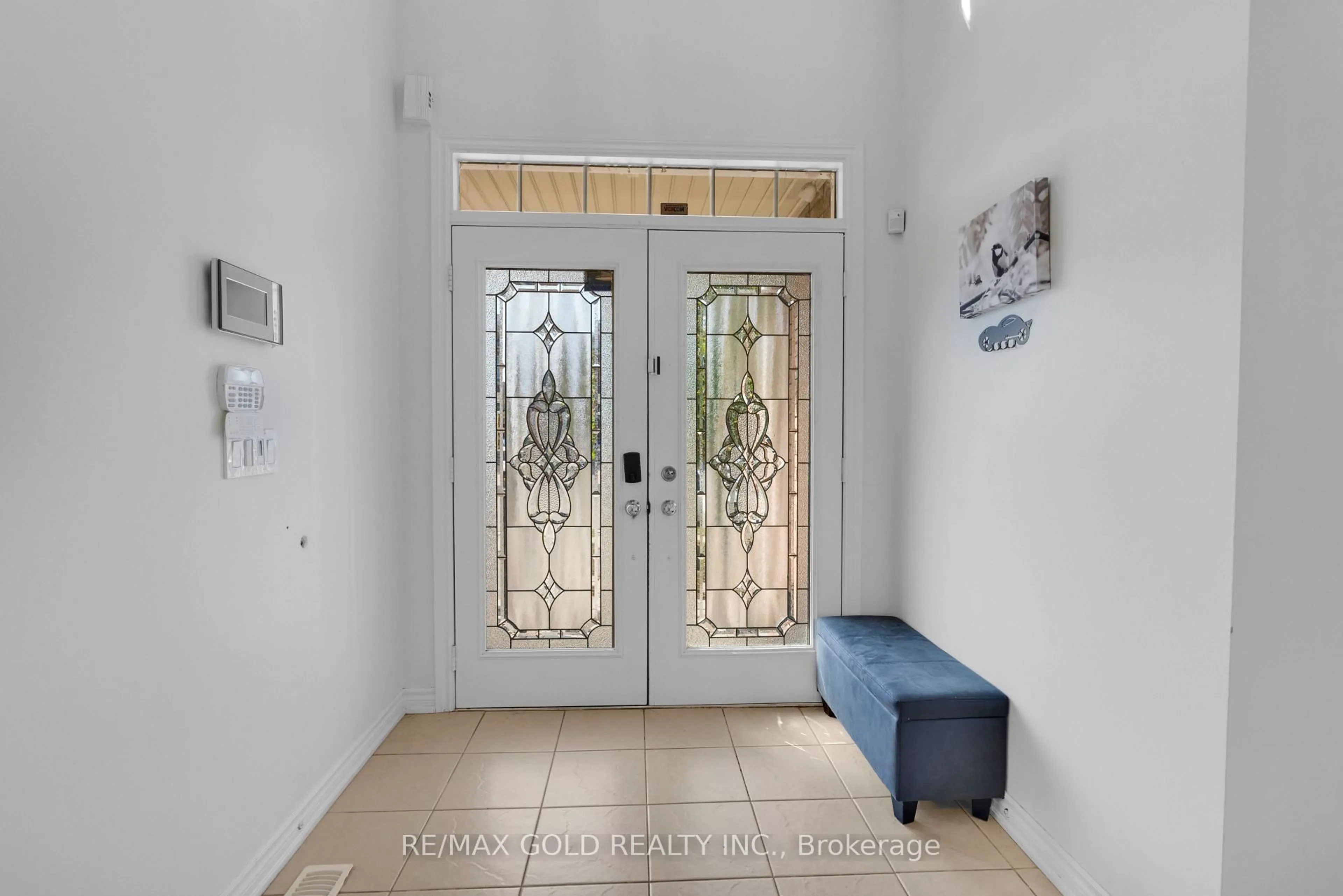 Indoor entryway for 39 Darren Rd, Brampton Ontario L6P 1Z5