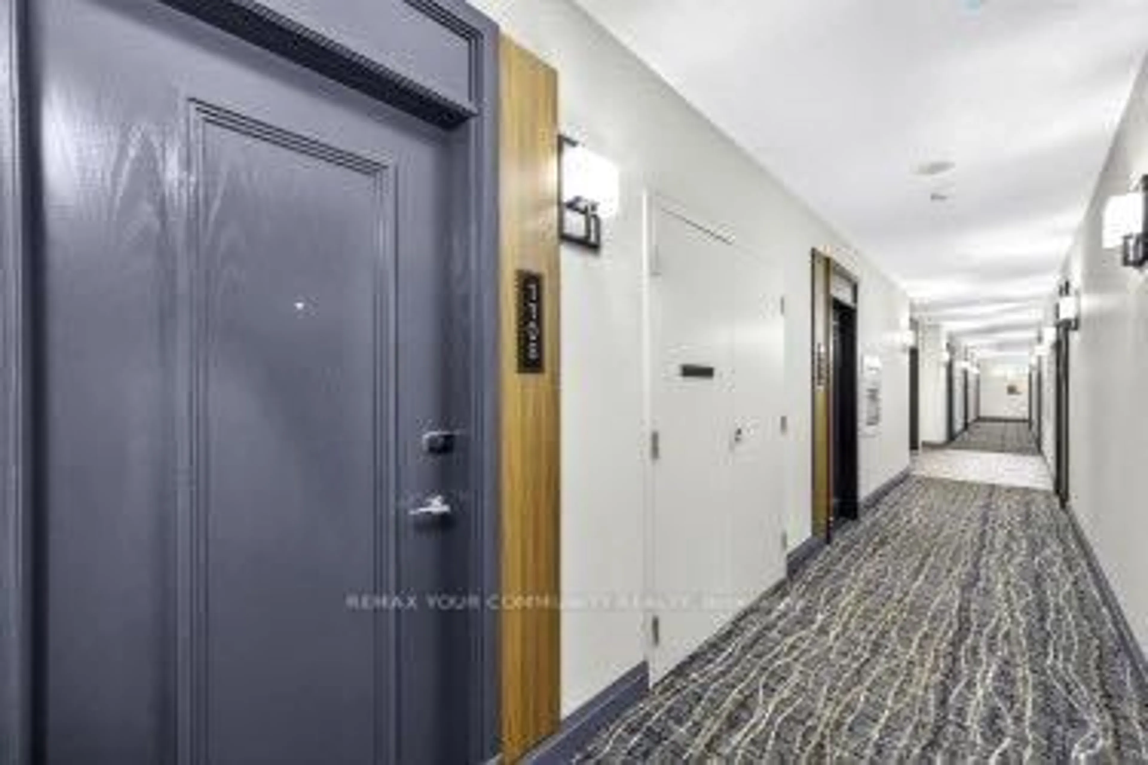 Indoor foyer for 1910 Lake Shore Blvd #1108, Toronto Ontario M6S 1A2