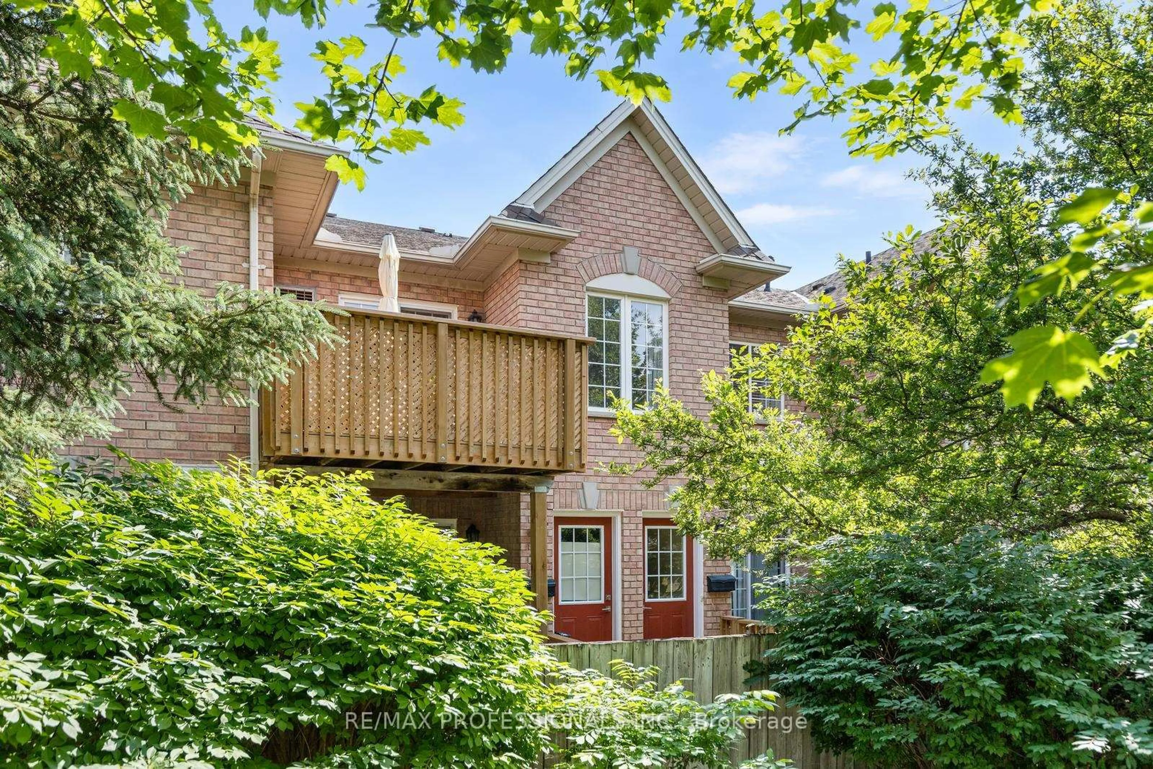 Home with brick exterior material, unknown for 2333 Walker's Line #24, Burlington Ontario L7M 4T1