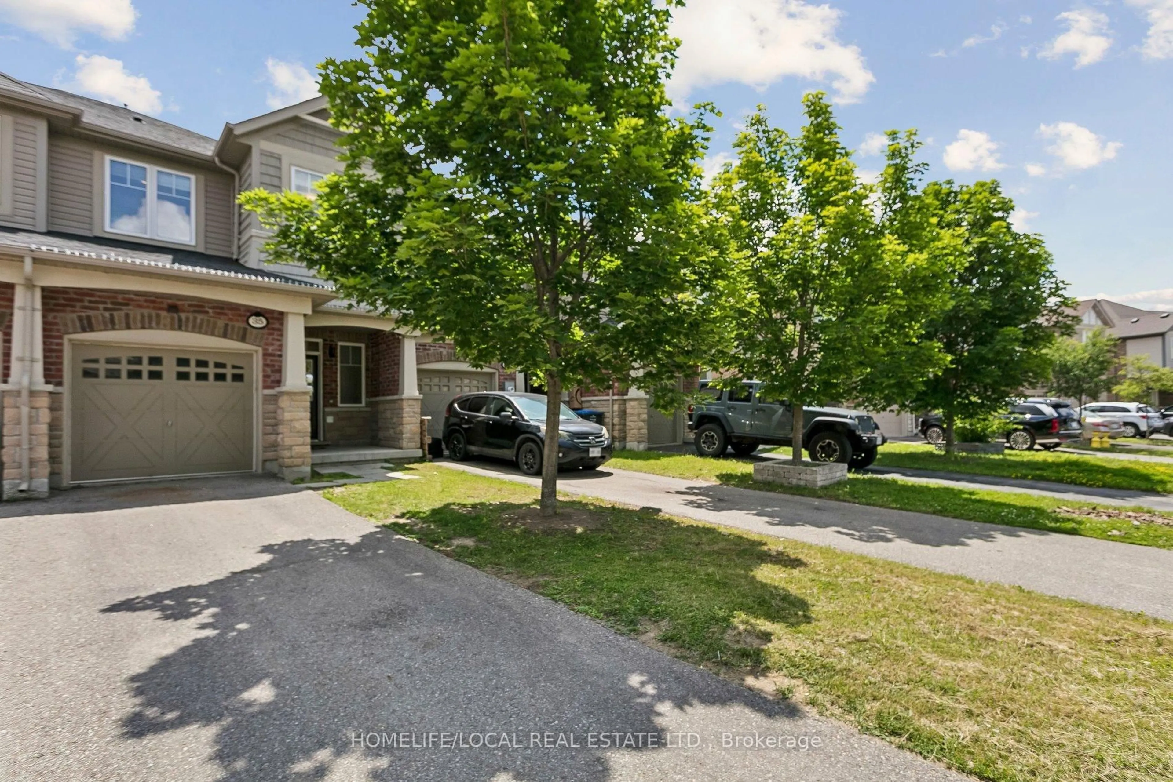 A pic from outside/outdoor area/front of a property/back of a property/a pic from drone, street for 35 Maple Cider St, Caledon Ontario L7C 4B4