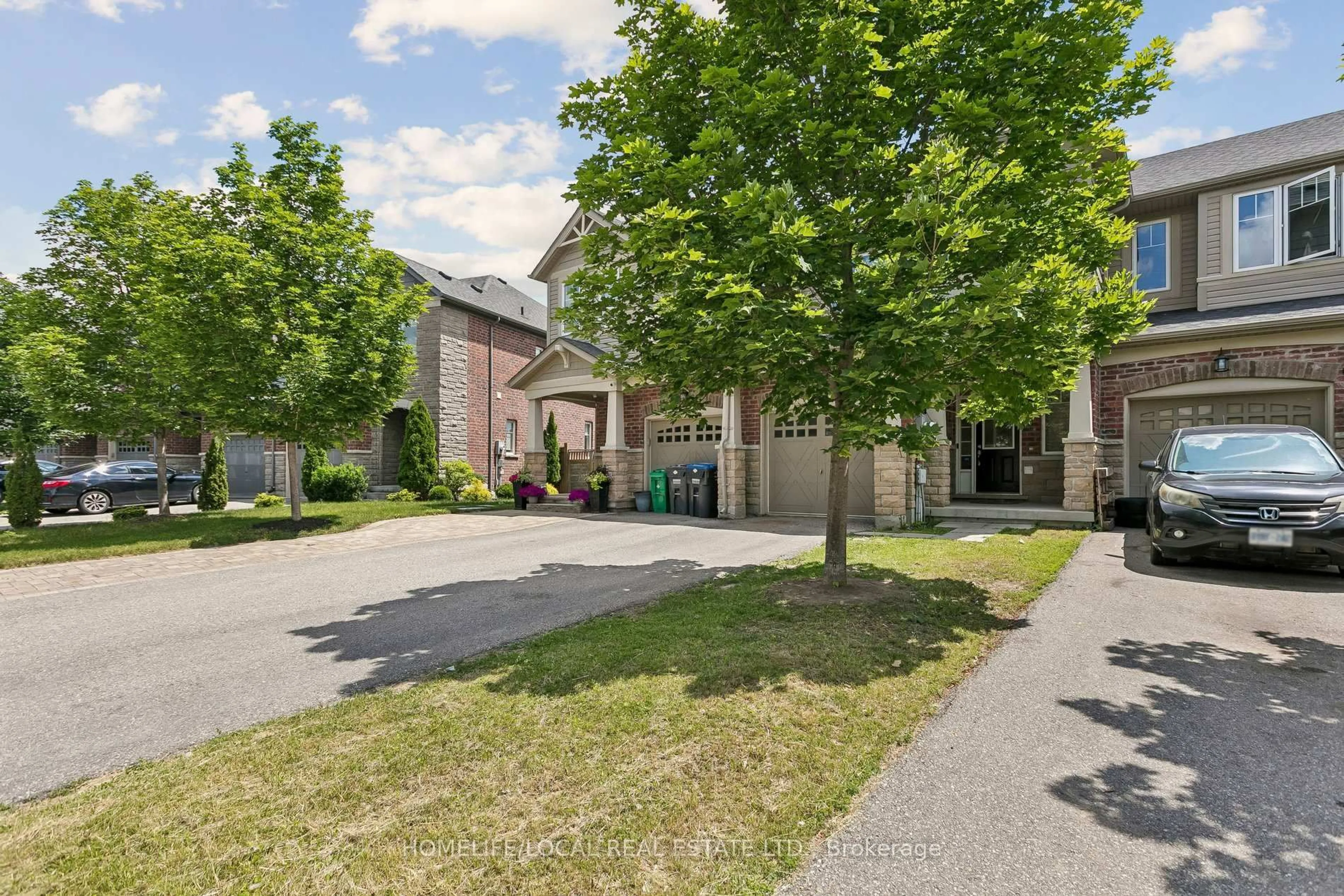 A pic from outside/outdoor area/front of a property/back of a property/a pic from drone, street for 35 Maple Cider St, Caledon Ontario L7C 4B4