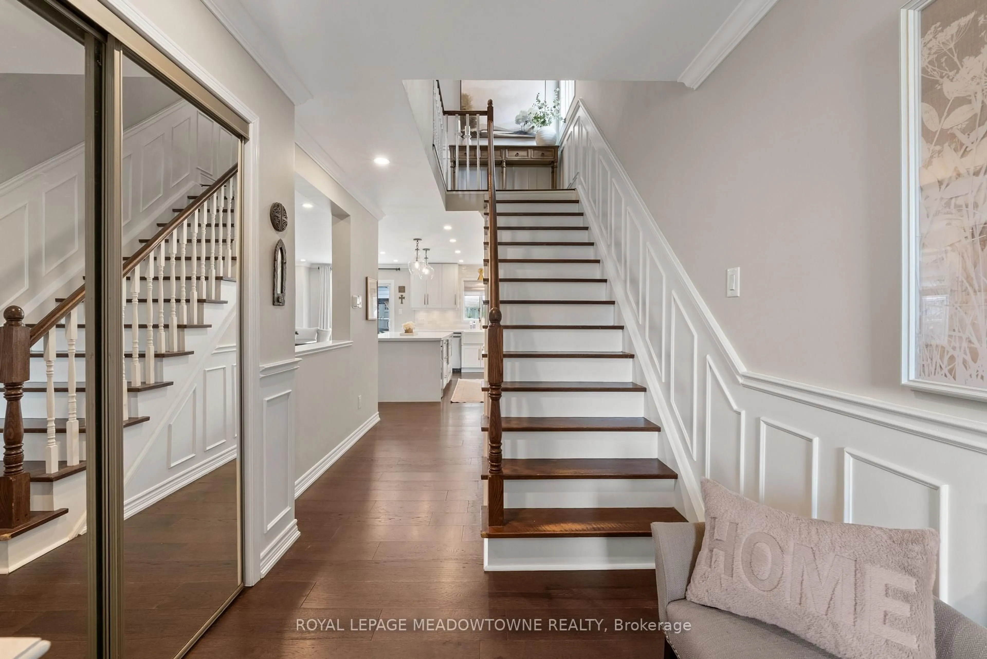 Indoor entryway for 3453 Bertrand Rd, Mississauga Ontario L5L 4G6