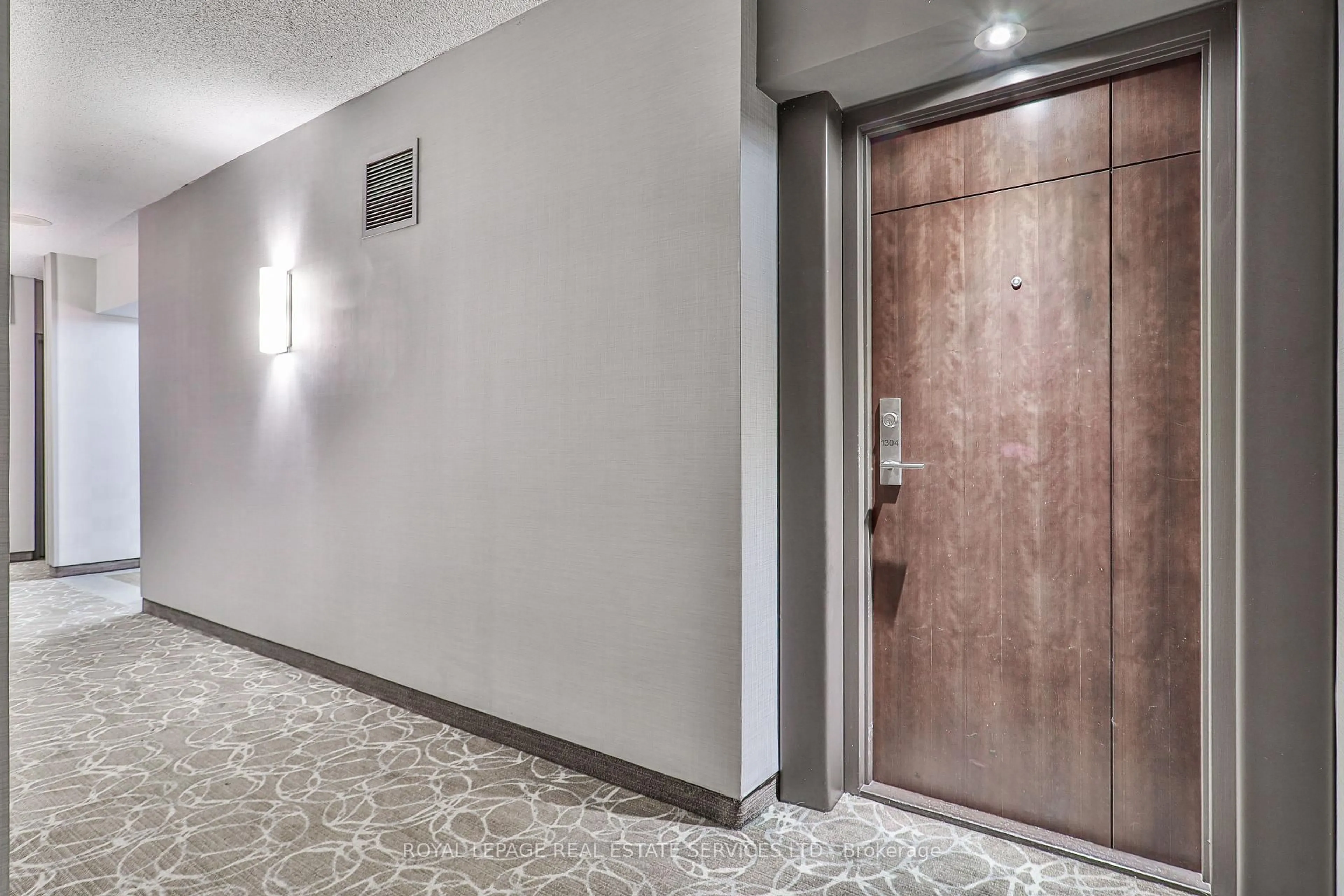 Indoor foyer for 2267 Lakeshore Blvd #1304, Toronto Ontario M8V 3X2
