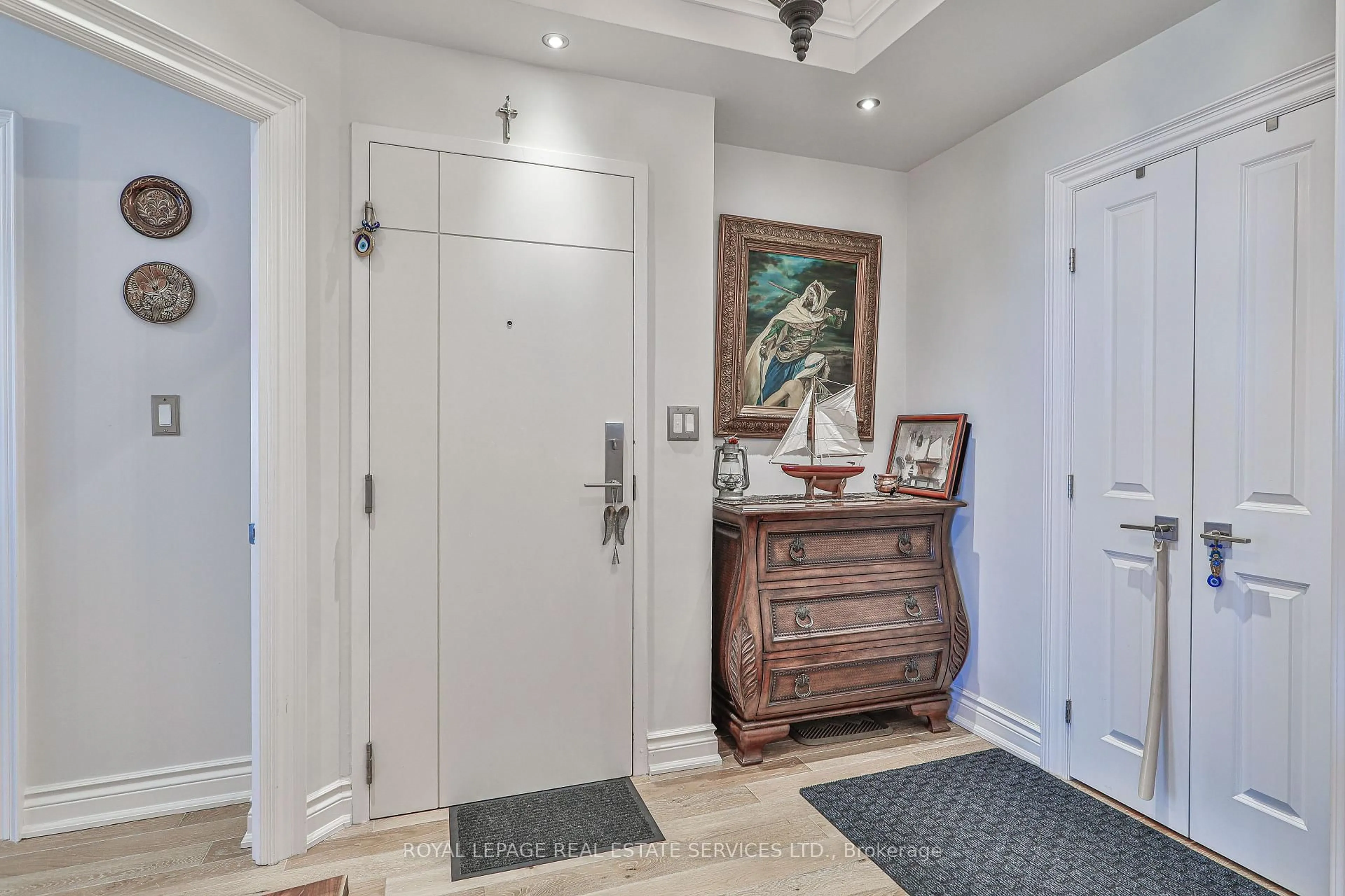 Indoor entryway for 2267 Lakeshore Blvd #1304, Toronto Ontario M8V 3X2