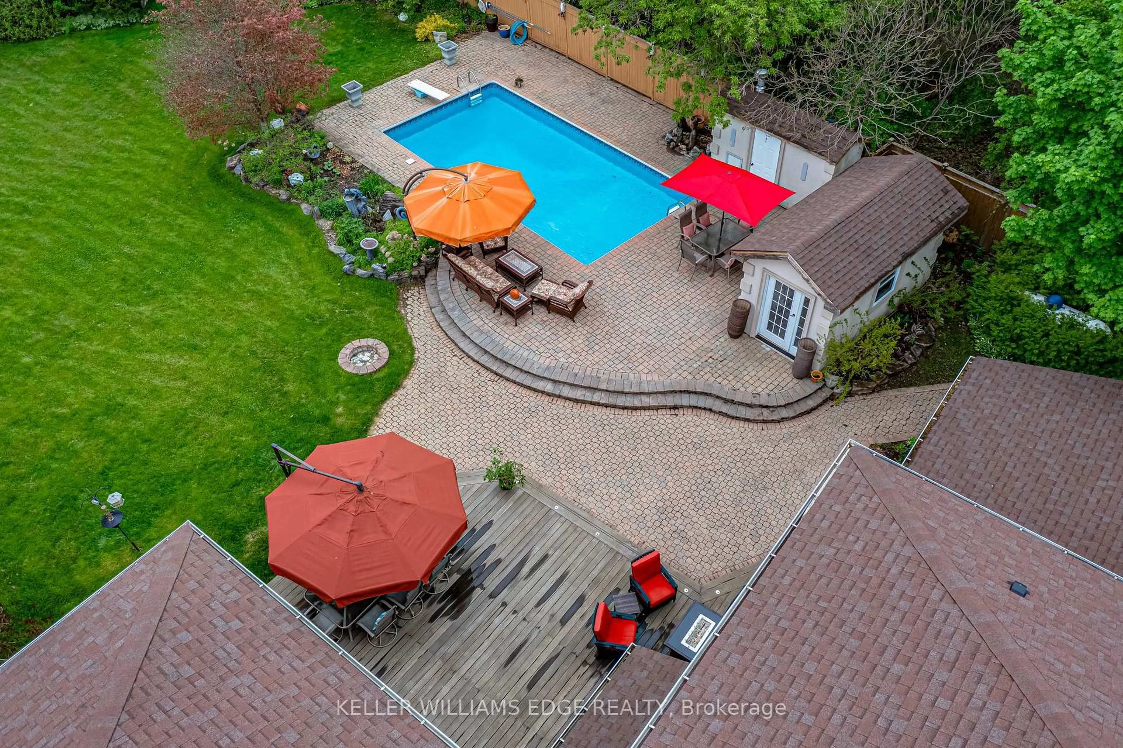 A pic from outside/outdoor area/front of a property/back of a property/a pic from drone, street for 57 Kennedy Rd, Caledon Ontario L7C 2M7