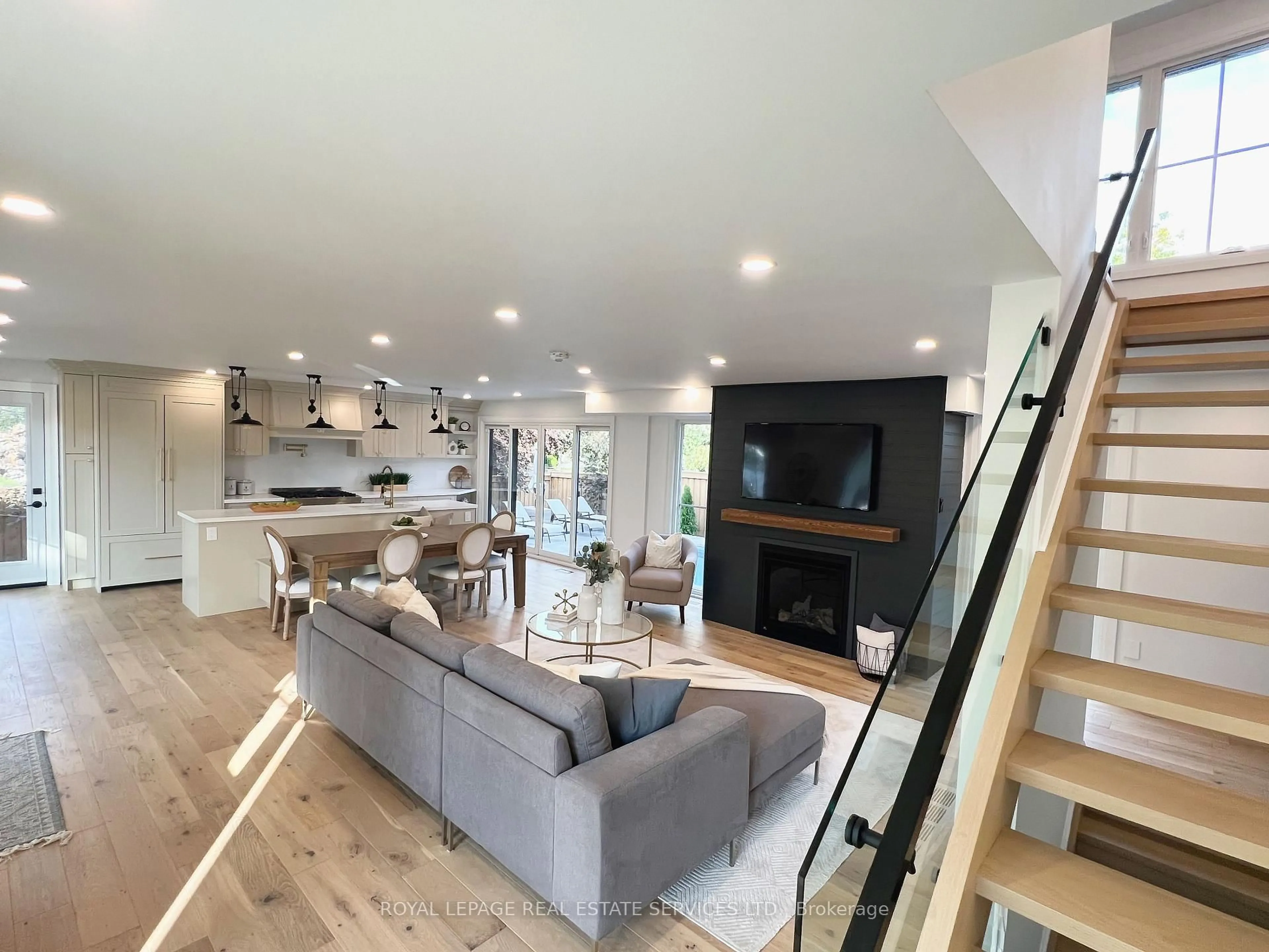 Open concept kitchen, unknown for 2212 Urwin Cres, Oakville Ontario L6L 2T2
