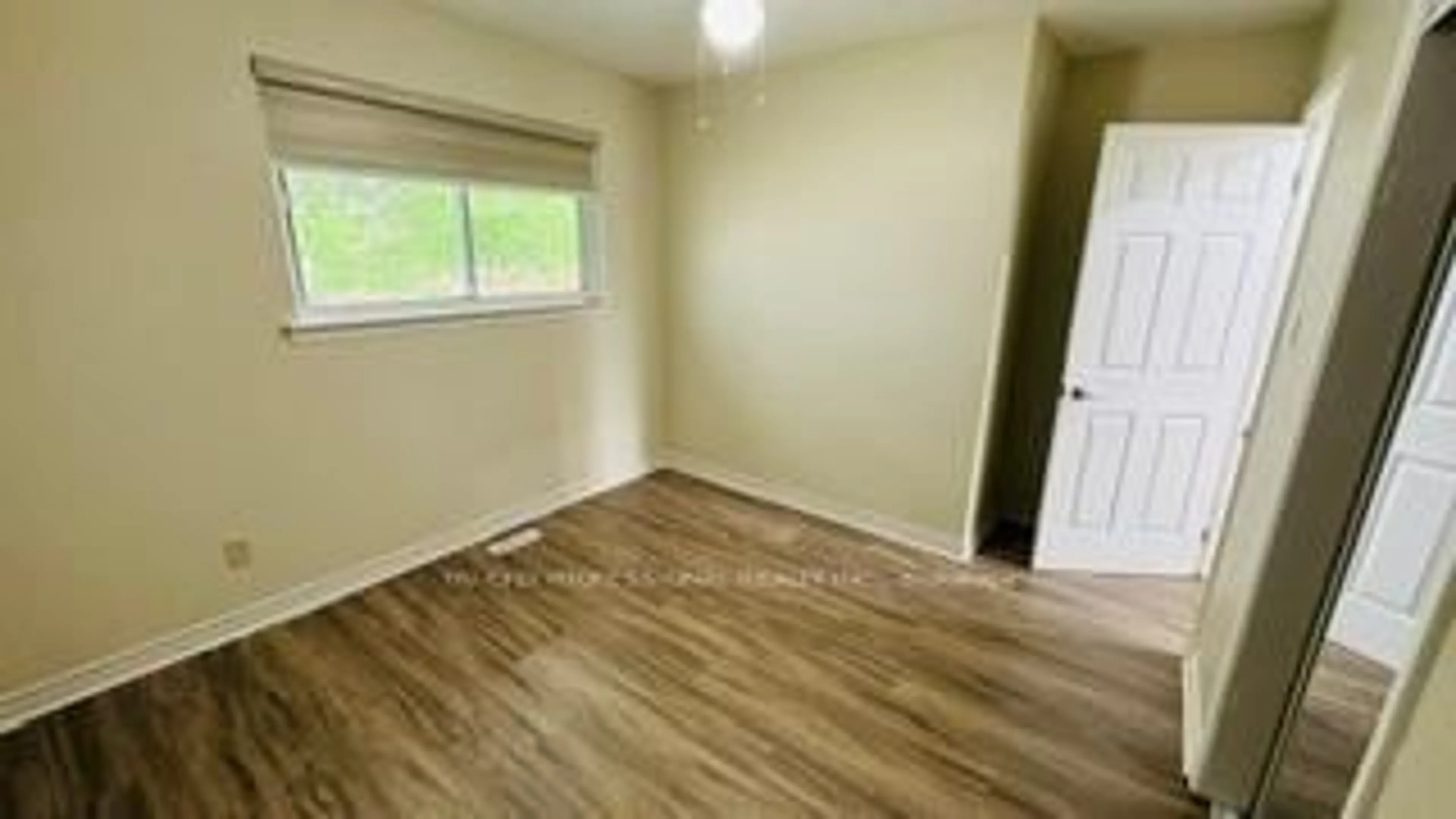 A pic of a room for 3337 Homark Dr, Mississauga Ontario L4Y 2K5