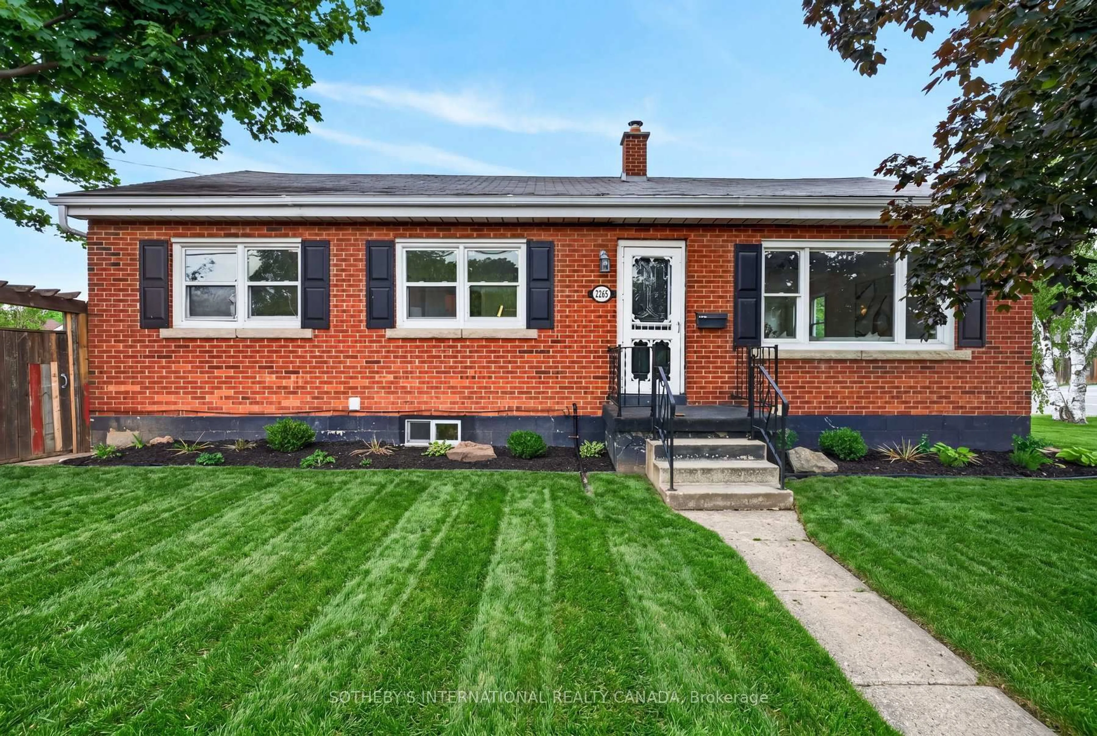 Home with brick exterior material, street for 2265 Prospect St, Burlington Ontario L7R 1Z9