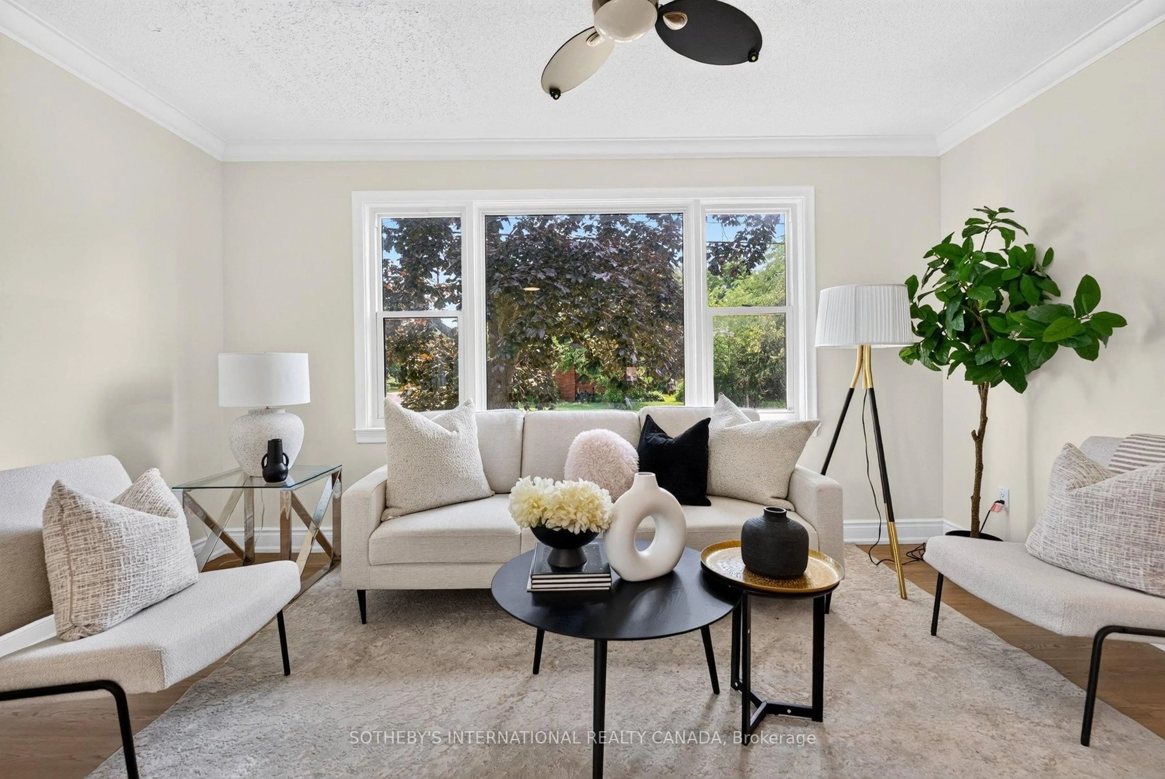Living room with furniture, unknown for 2265 Prospect St, Burlington Ontario L7R 1Z9