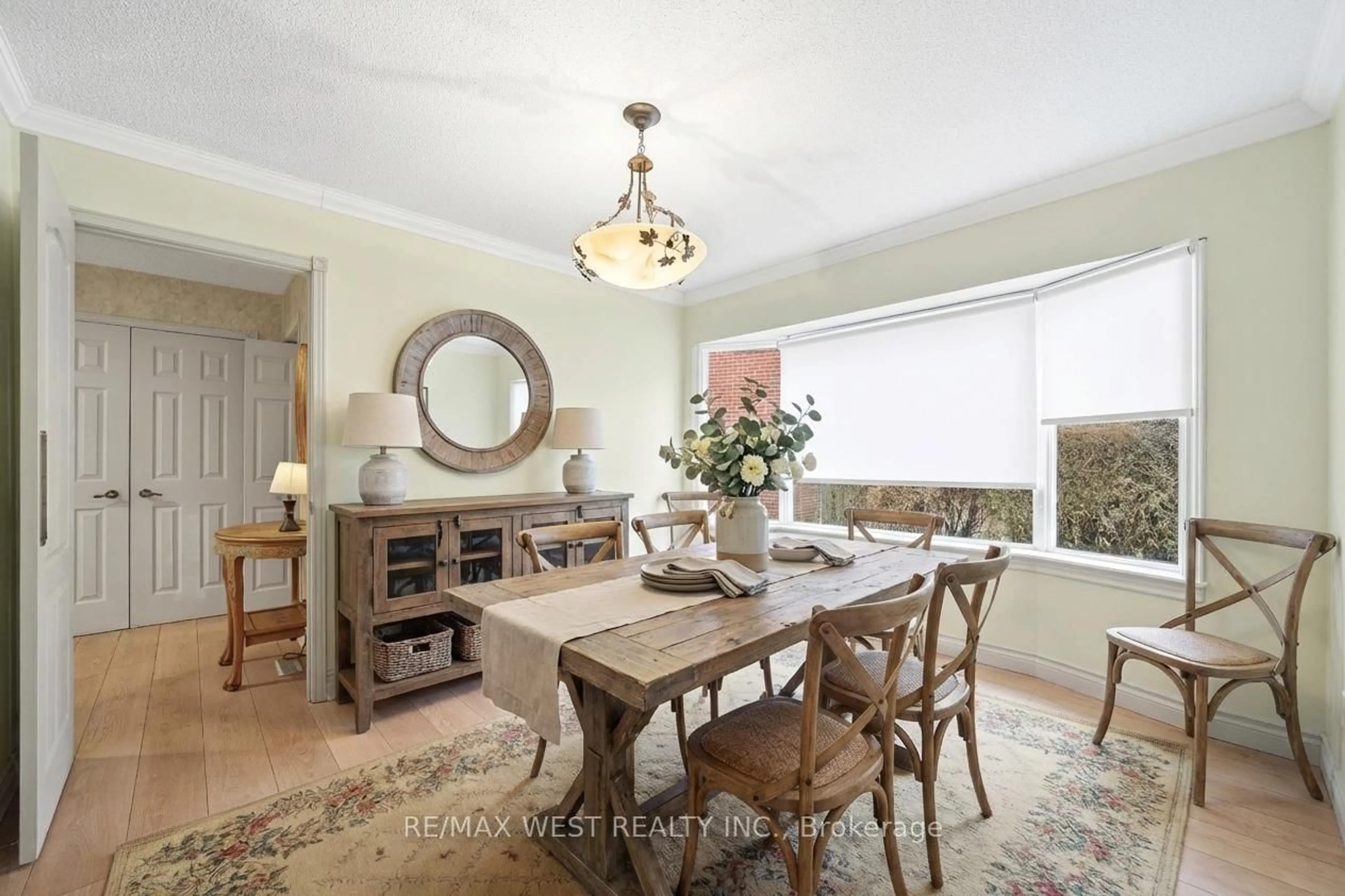 Dining room, unknown for 690 Robertson Cres, Milton Ontario L9T 4V5