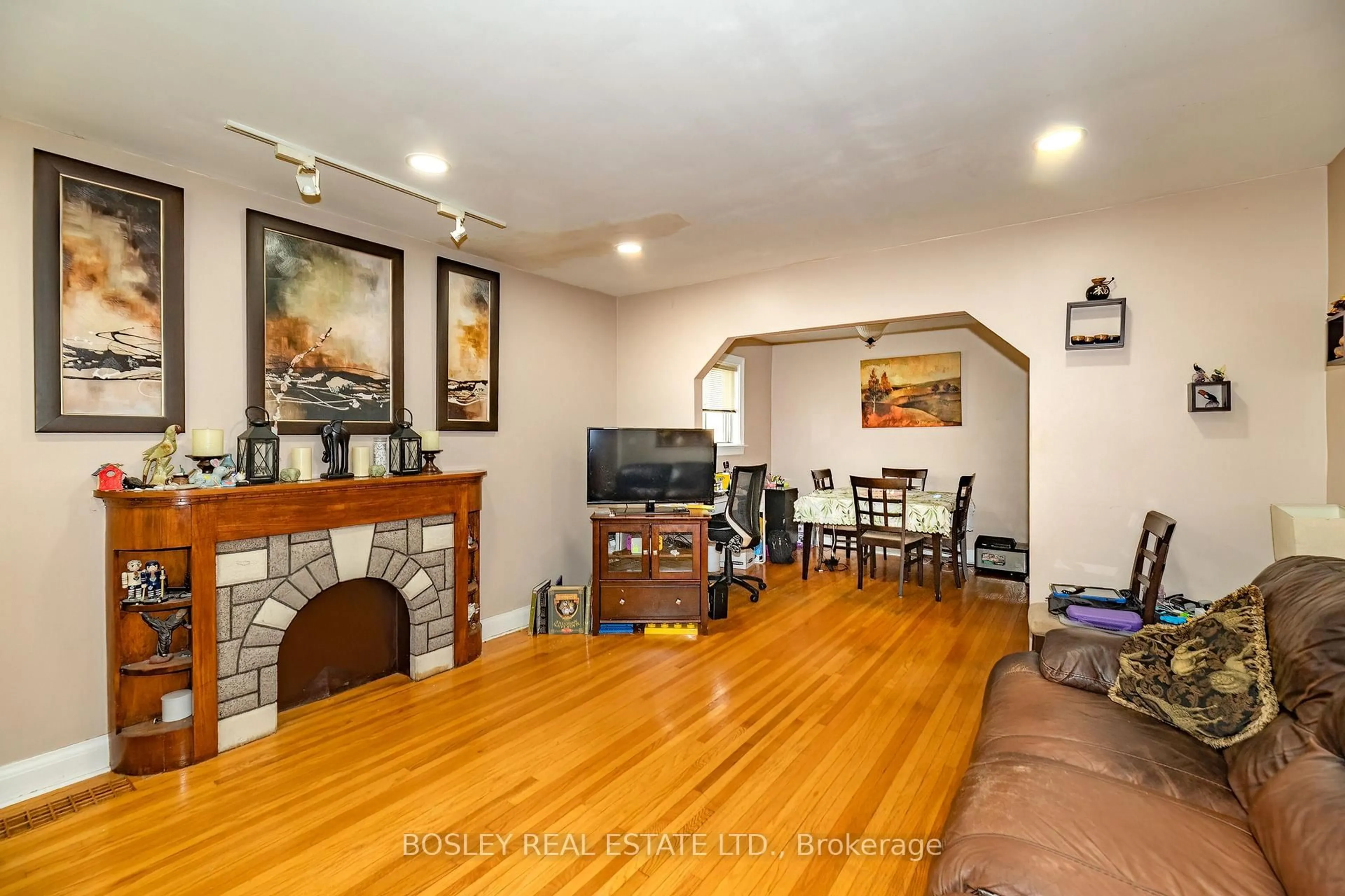Living room with furniture, wood/laminate floor for 6 Boyd Ave, Toronto Ontario M9N 2C7