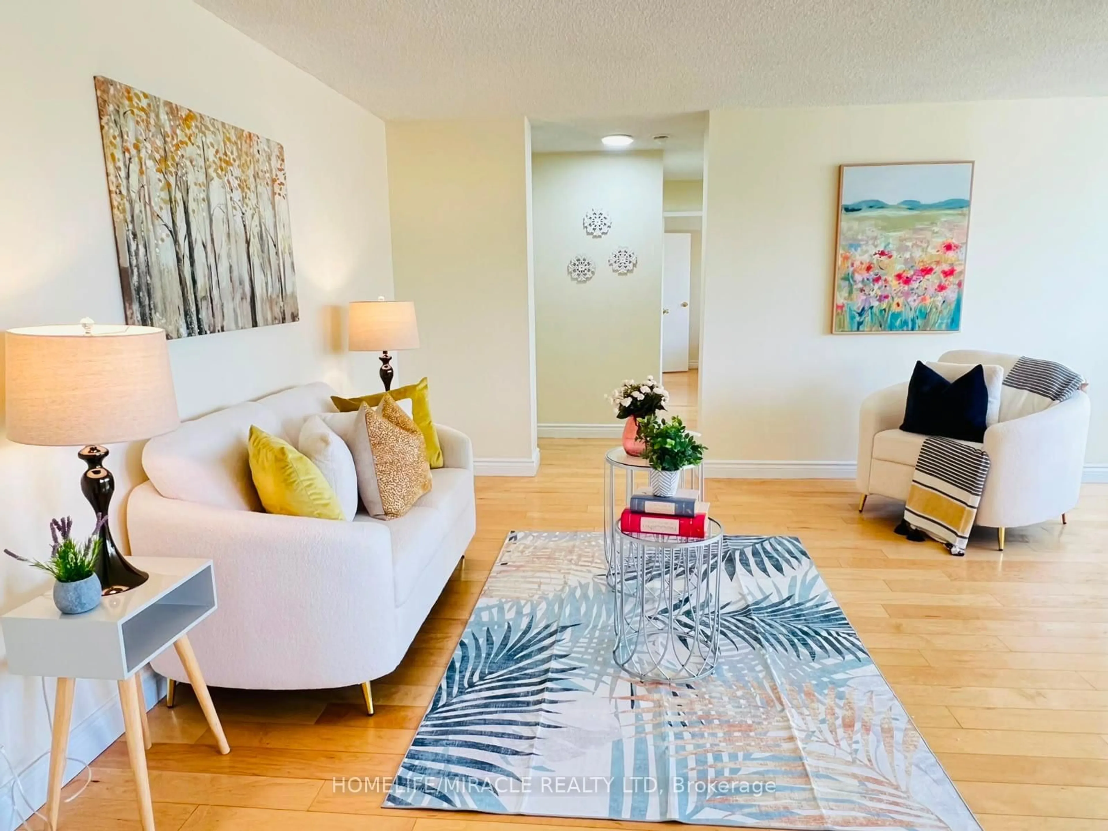 Living room with furniture, unknown for 3700 Kaneff Cres #202, Mississauga Ontario L5A 4B8