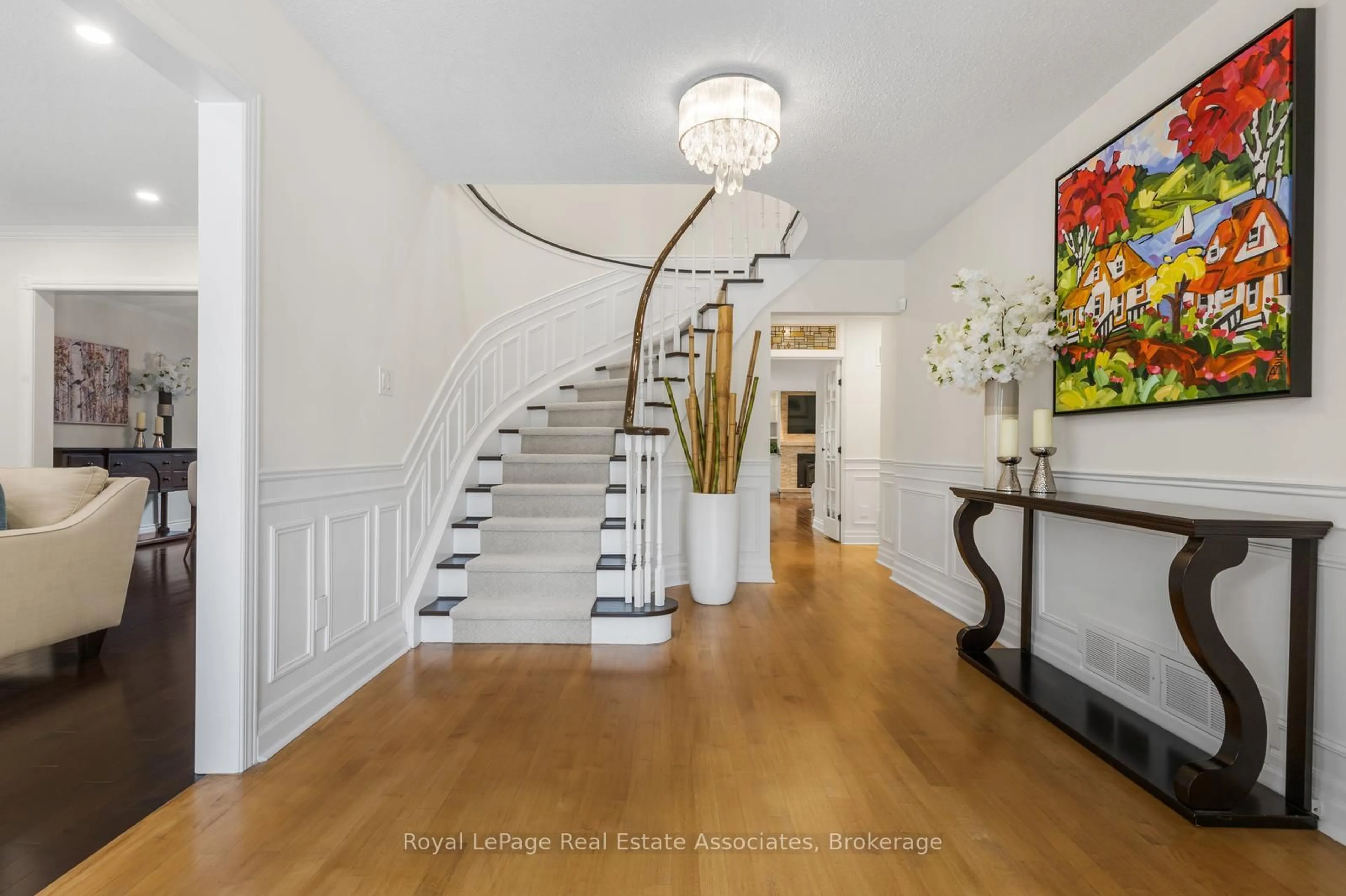 Indoor foyer for 3075 Council Ring Rd, Mississauga Ontario L5L 1N7