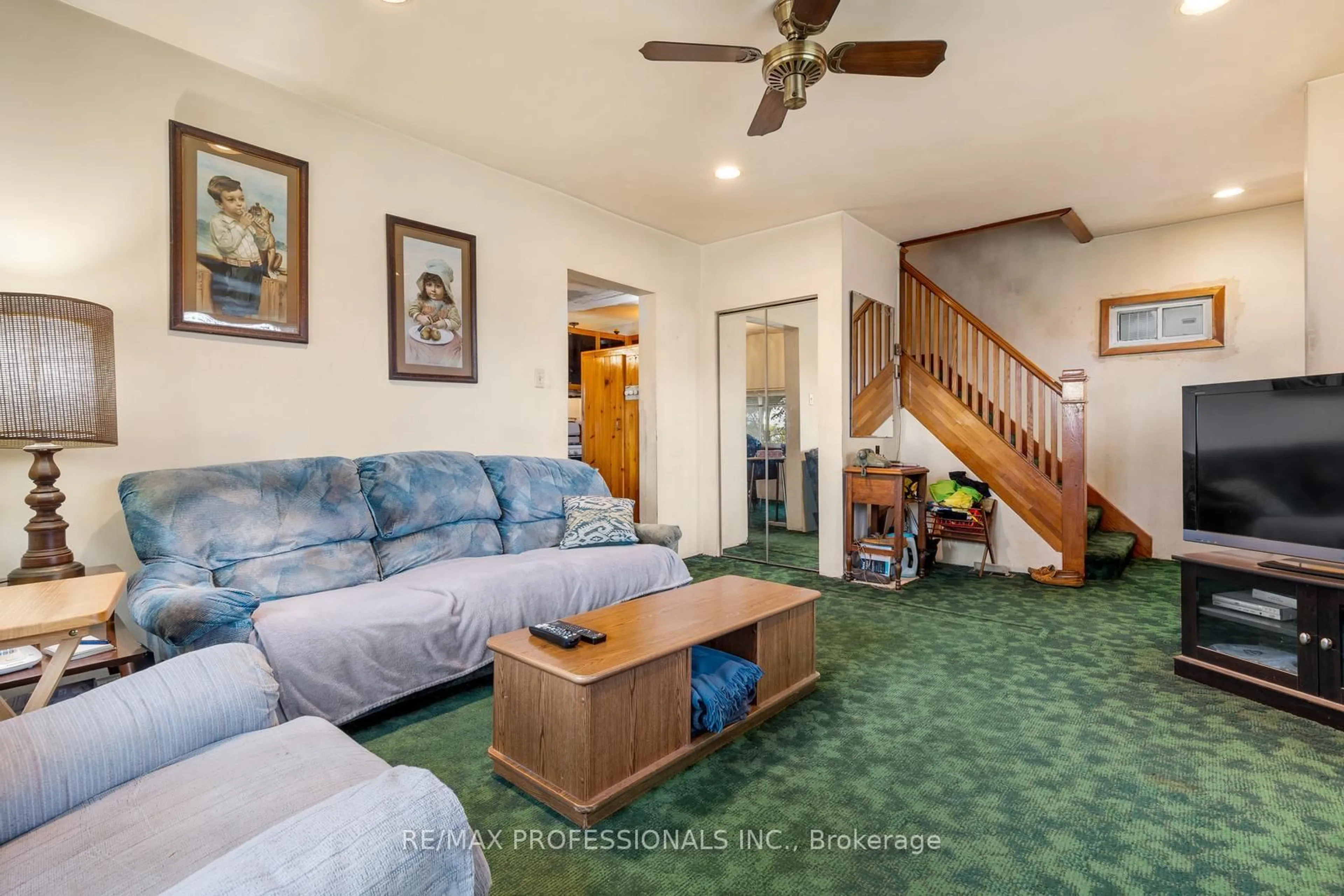 Living room with furniture, carpet floor for 16 Cliff St, Toronto Ontario M6N 4L6