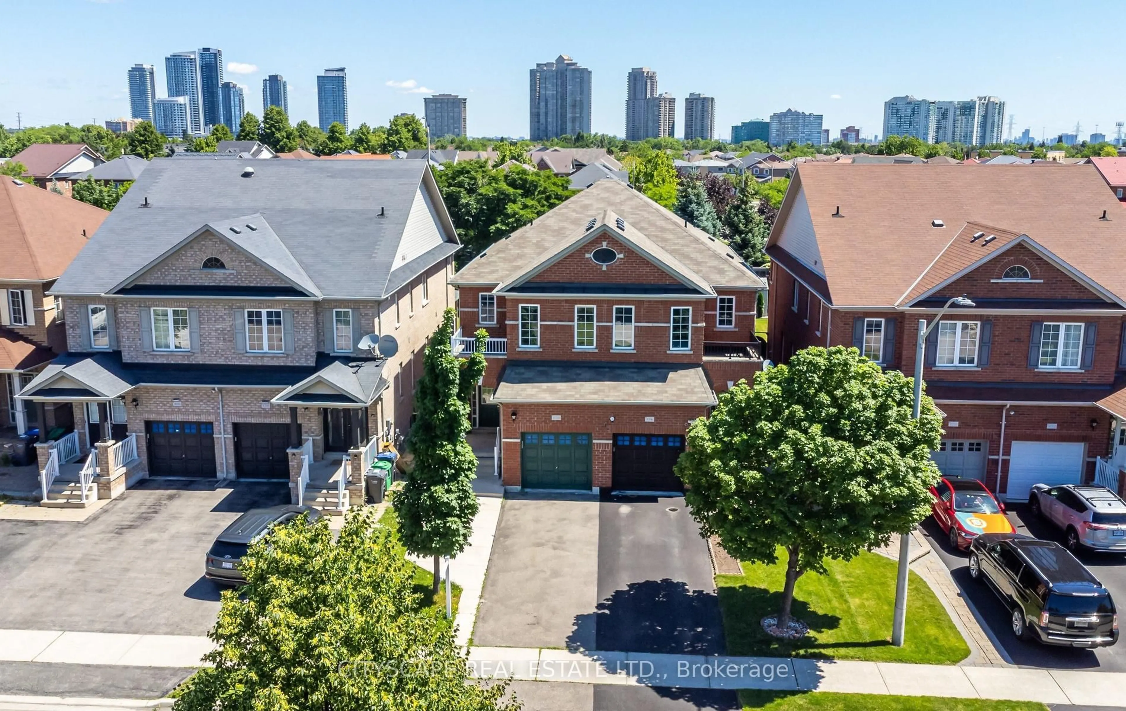 A pic from outside/outdoor area/front of a property/back of a property/a pic from drone, street for 4704 Centretown Way, Mississauga Ontario L5R 0C9