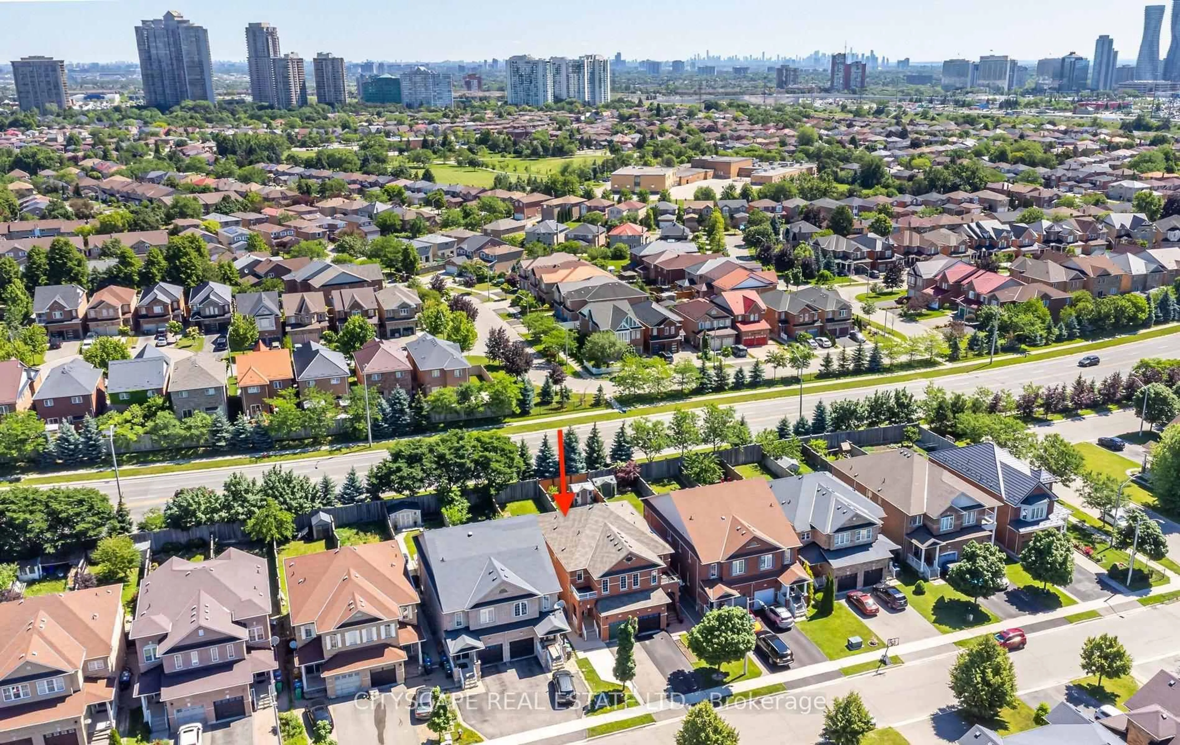 A pic from outside/outdoor area/front of a property/back of a property/a pic from drone, street for 4704 Centretown Way, Mississauga Ontario L5R 0C9