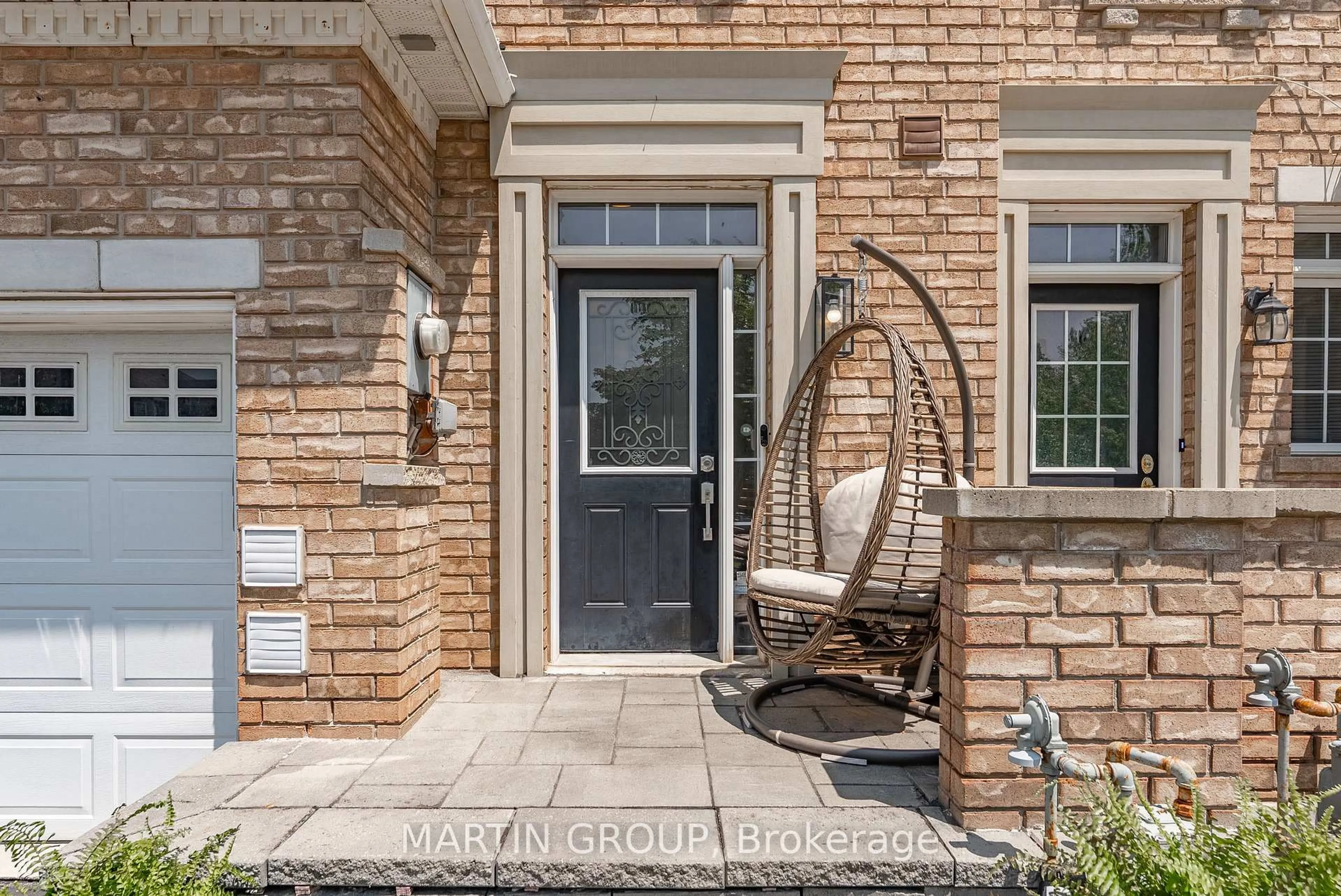 Indoor entryway for 2425 Grand Oak Tr, Oakville Ontario L6M 0J4