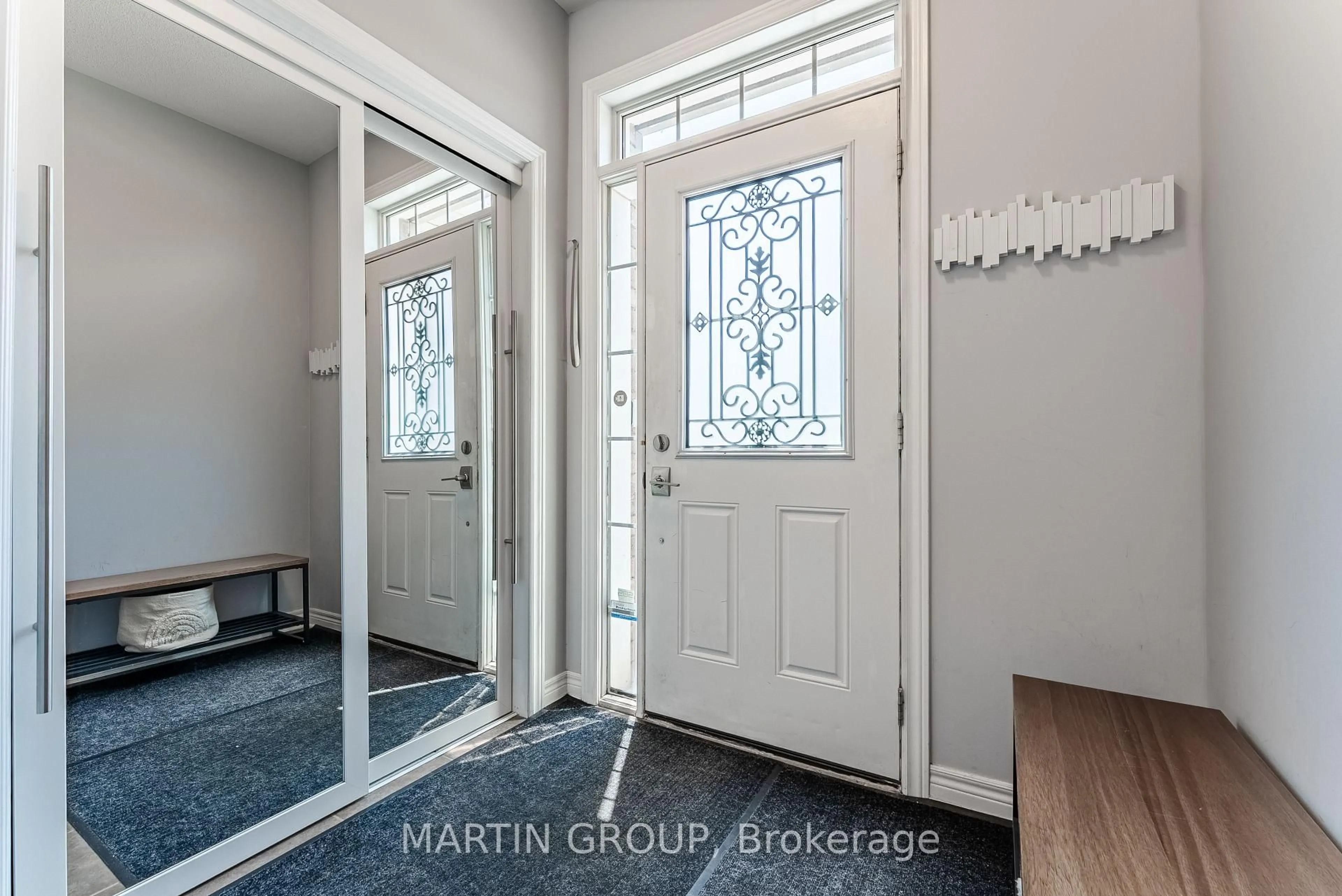 Indoor entryway for 2425 Grand Oak Tr, Oakville Ontario L6M 0J4