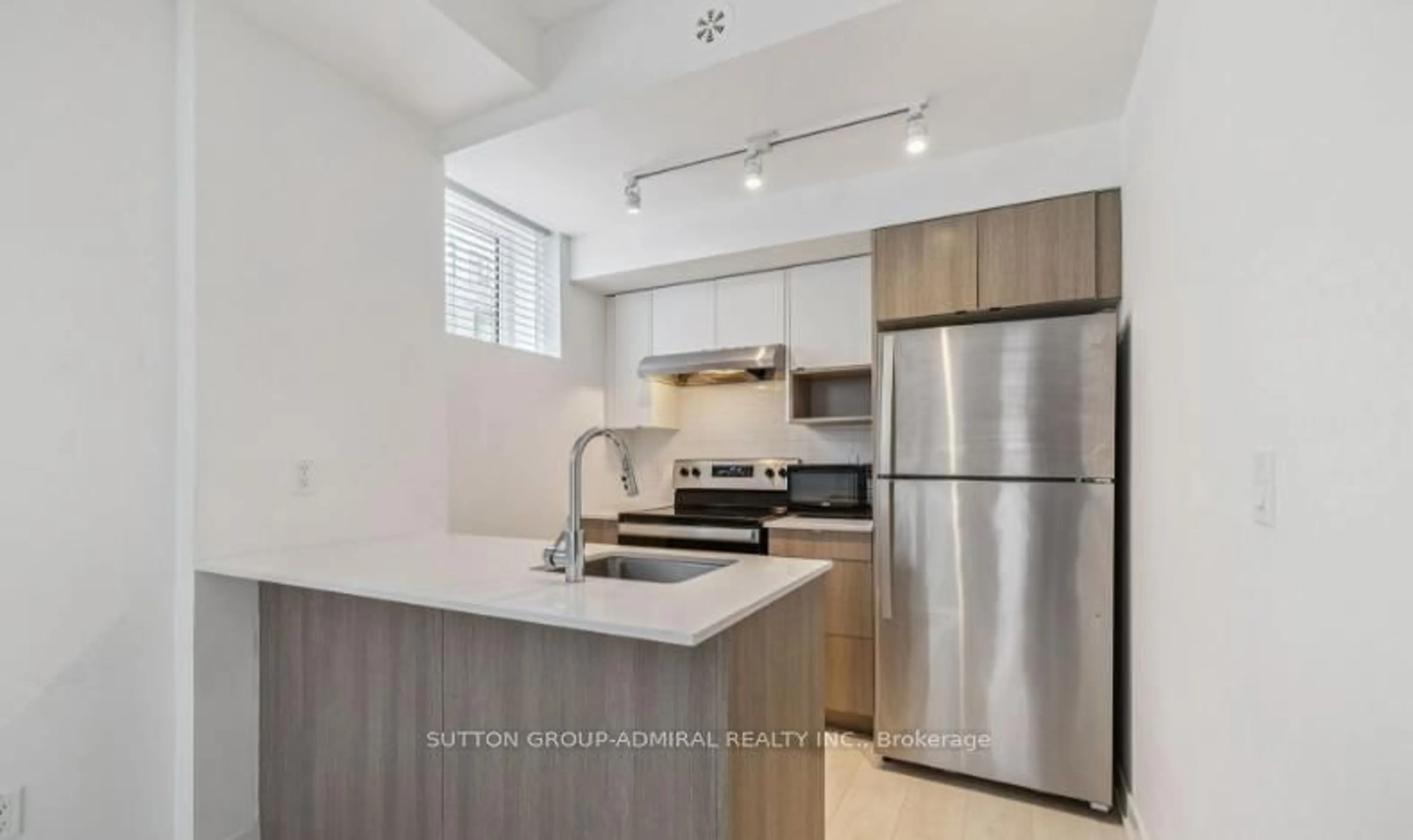 Standard kitchen, unknown for 1133 Cooke Blvd #817, Burlington Ontario L7T 4A8