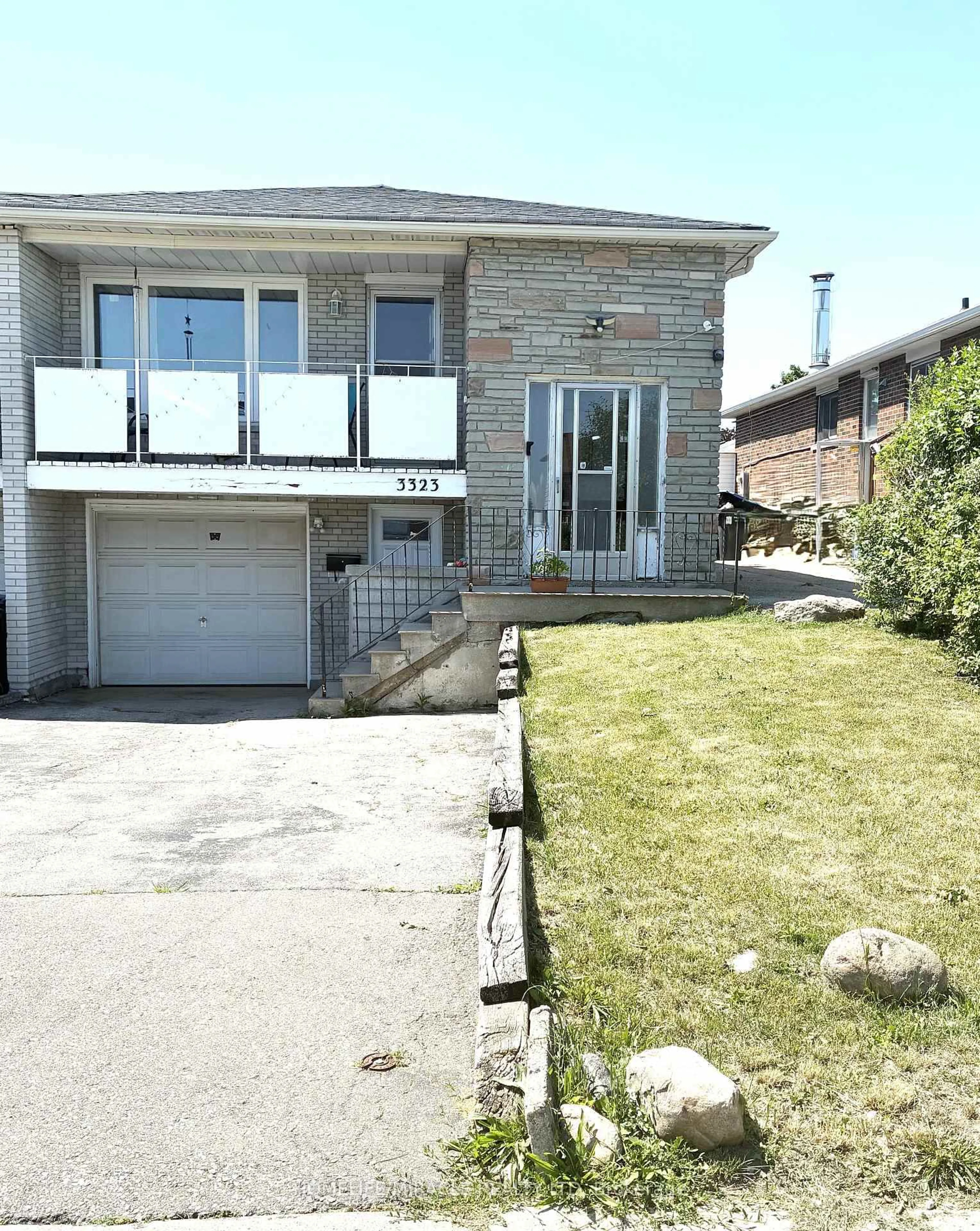 Home with brick exterior material, street for 3323 Jolliffe Ave, Mississauga Ontario L4T 1V6