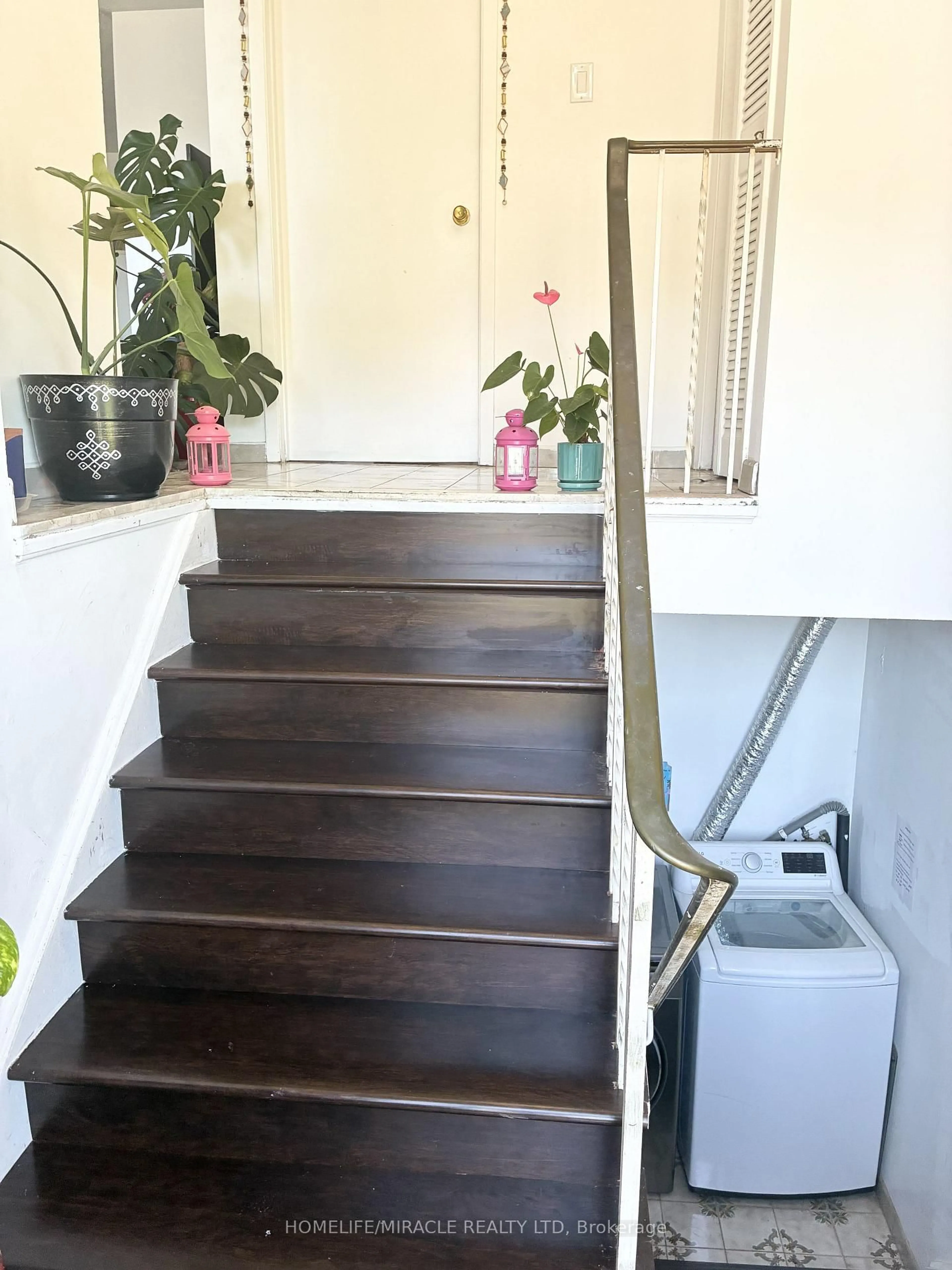 Stairs for 3323 Jolliffe Ave, Mississauga Ontario L4T 1V6