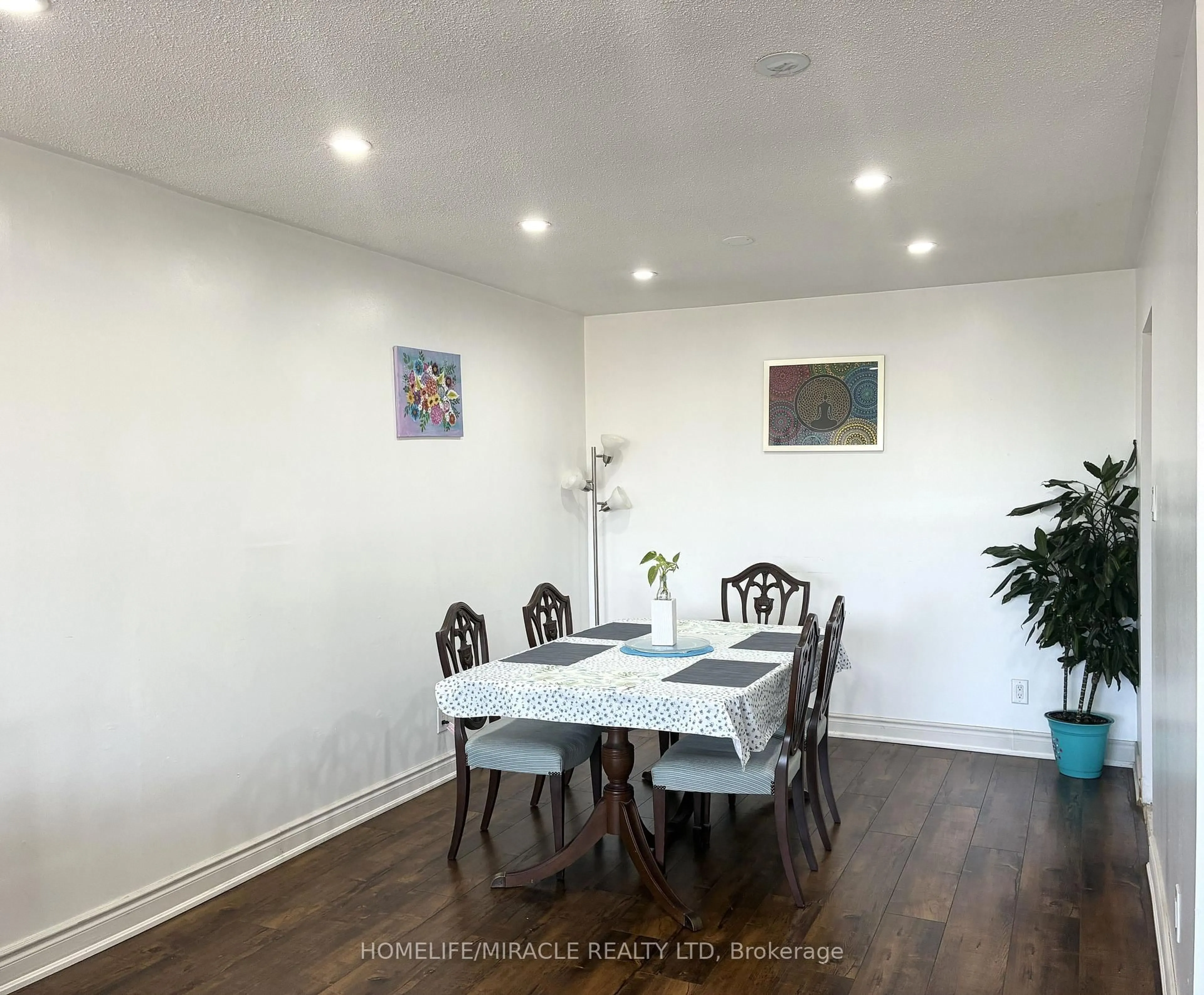 Dining room, wood/laminate floor for 3323 Jolliffe Ave, Mississauga Ontario L4T 1V6