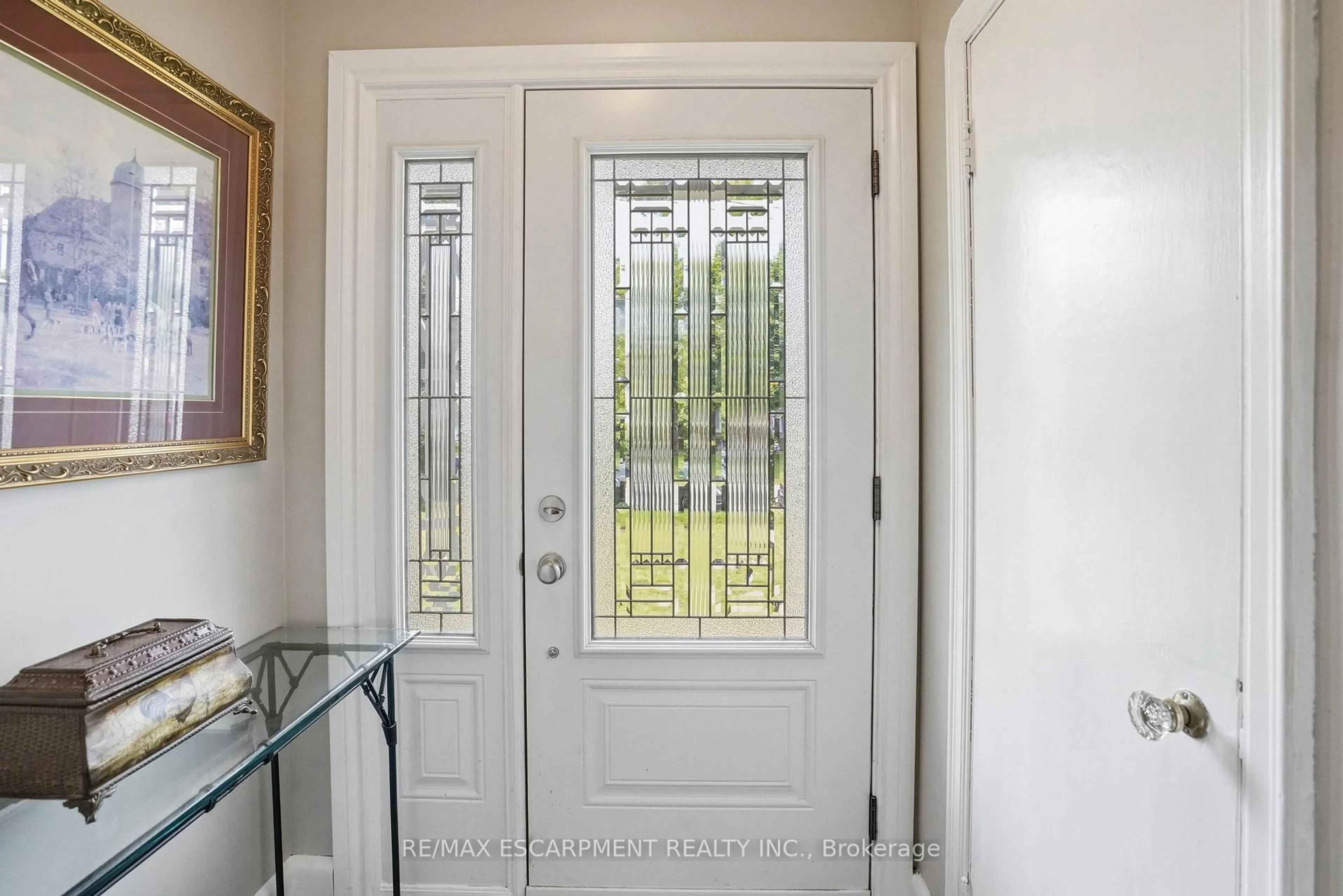 Indoor entryway for 950 NORTH SHORE Blvd, Burlington Ontario L7T 1B1