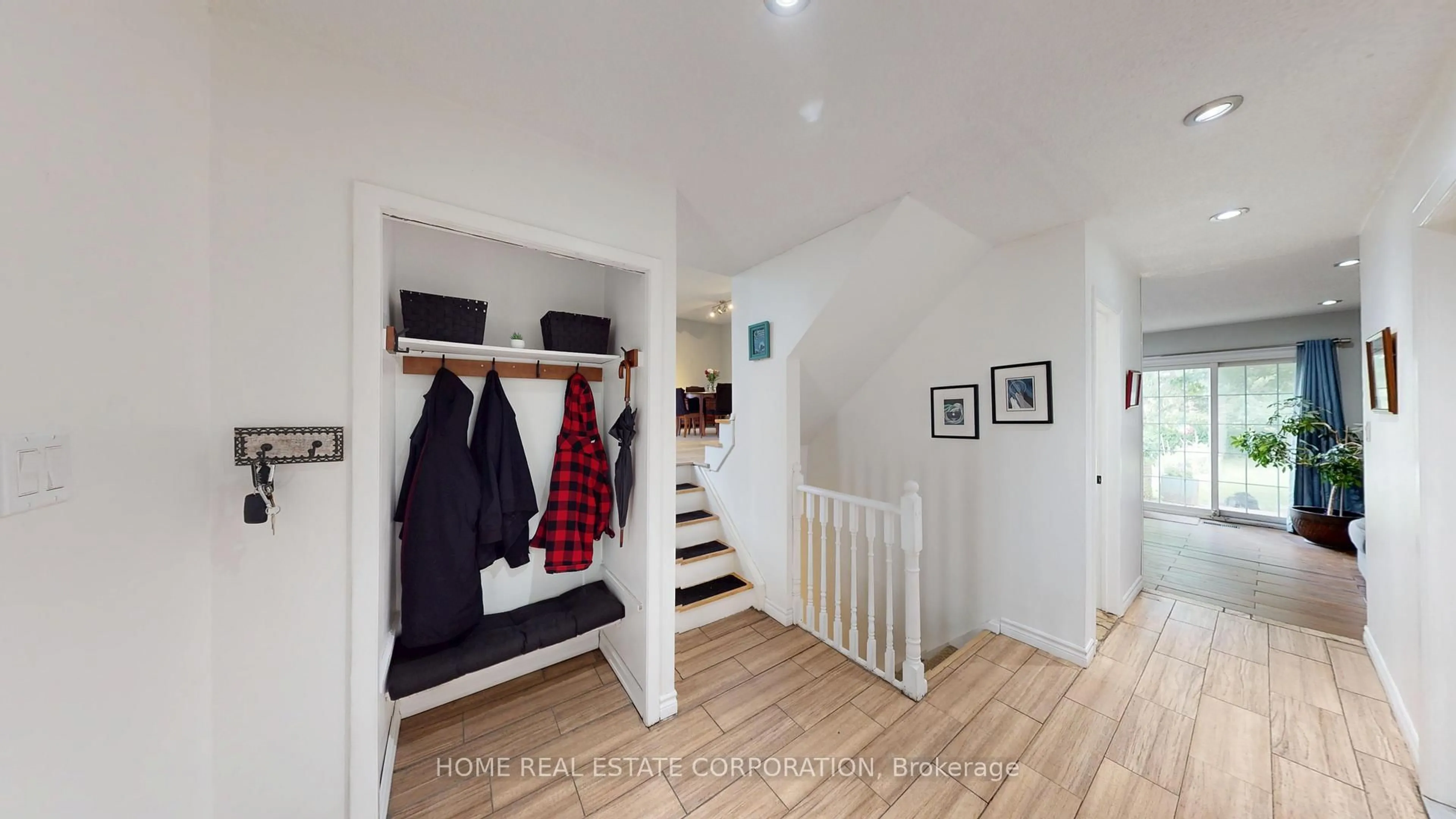 Indoor entryway for 111 Diane Dr, Orangeville Ontario L9W 3M9