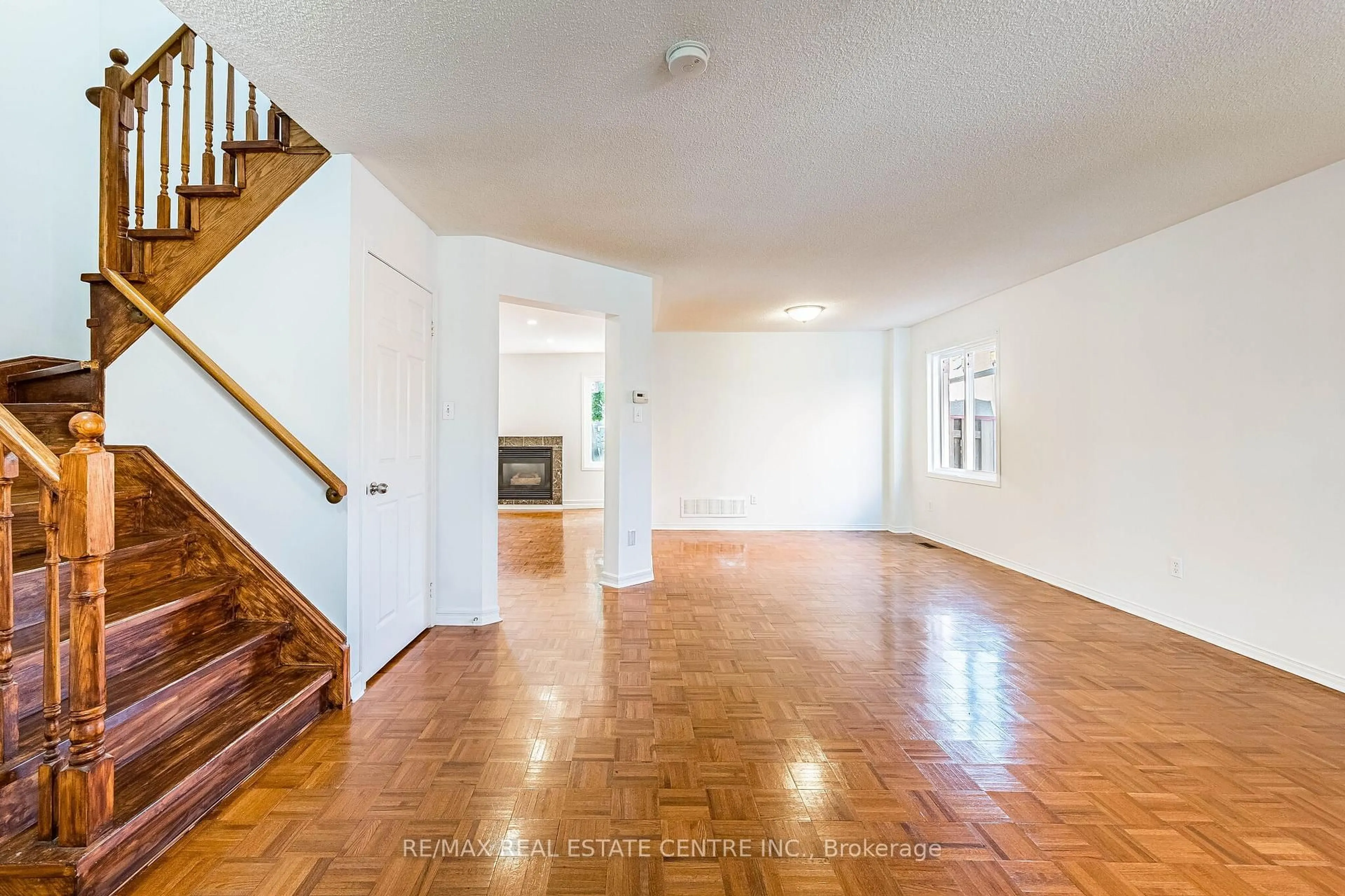 Unknown for 35 Twisted Oak St, Brampton Ontario L6R 1T1