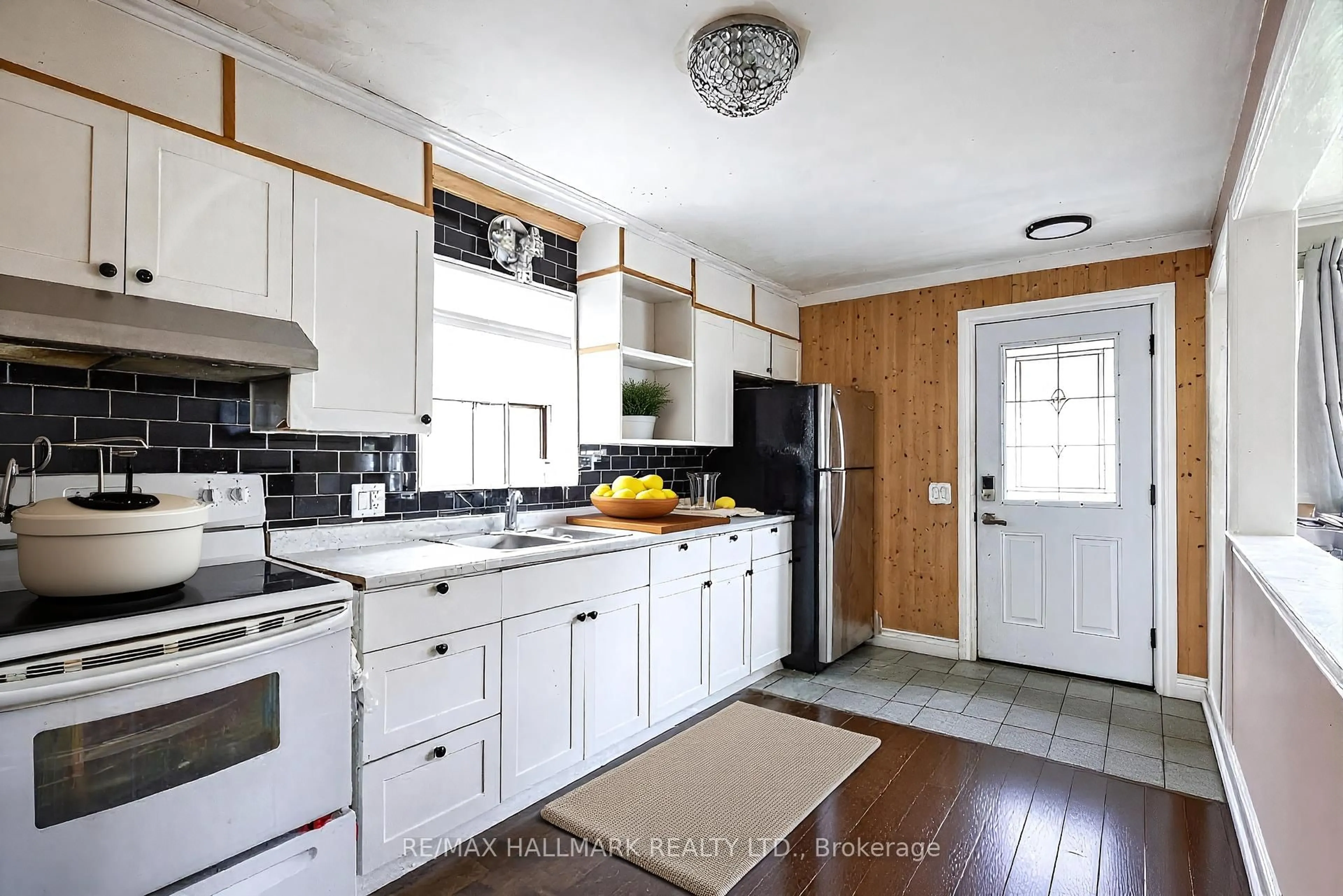 Standard kitchen, unknown for 139 Kitchener Ave, Toronto Ontario M6E 2B9