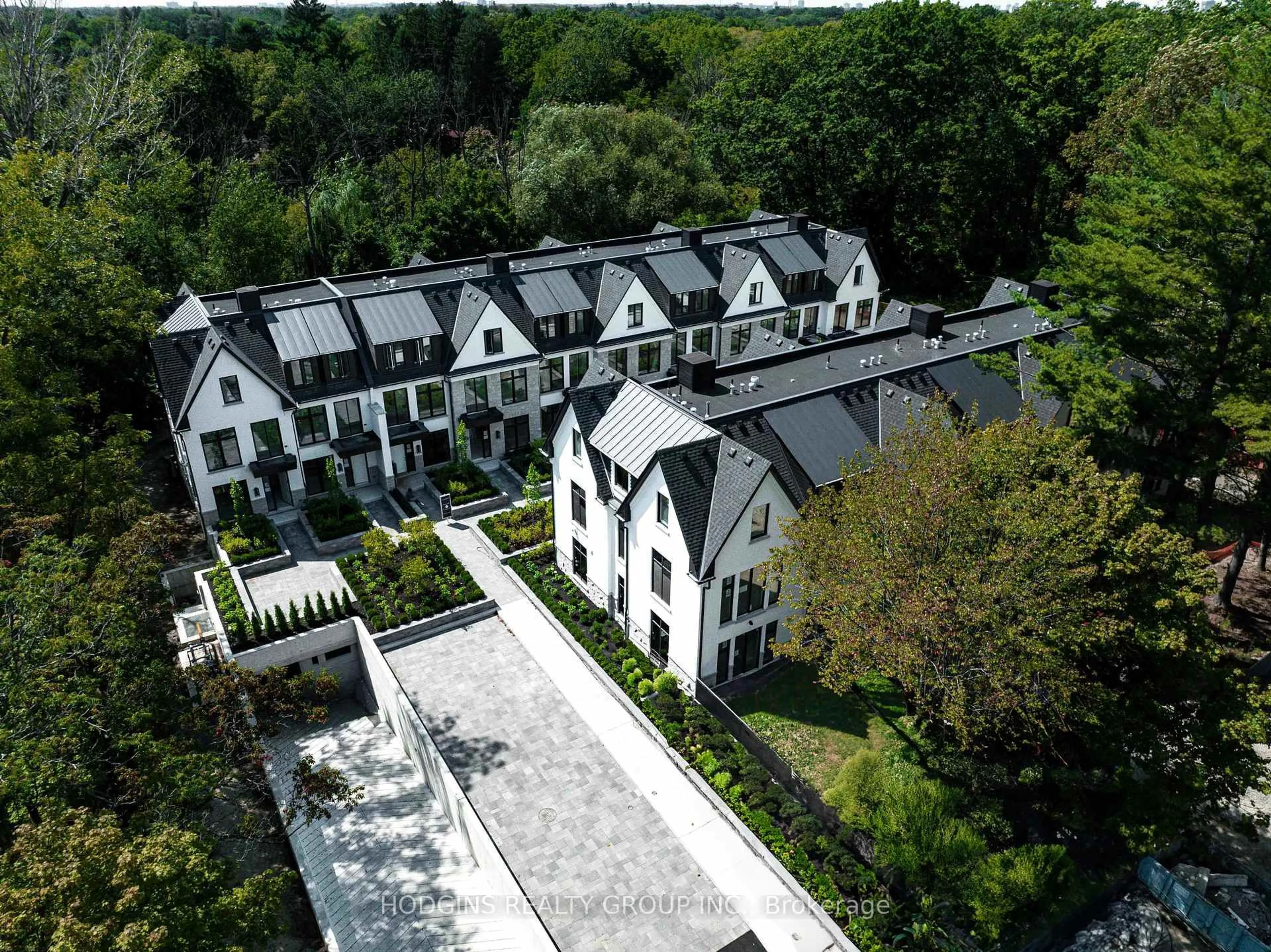 A pic from outside/outdoor area/front of a property/back of a property/a pic from drone, unknown for 1138 Mona Rd #12, Mississauga Ontario L5G 0C8